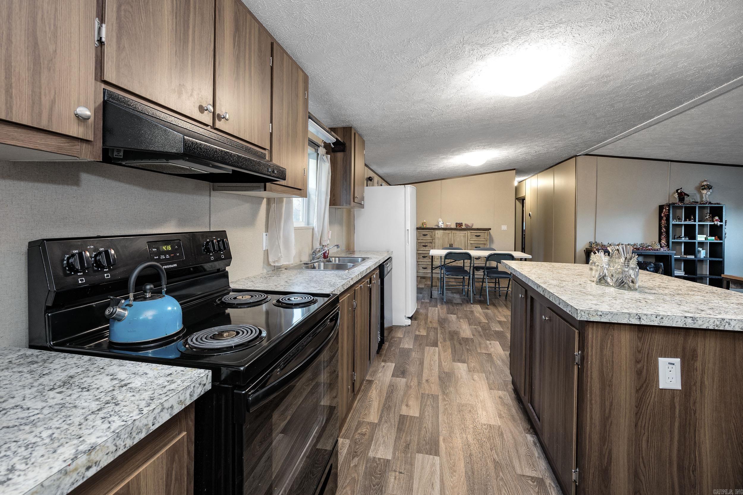 1313  Madeline  Benton, AR