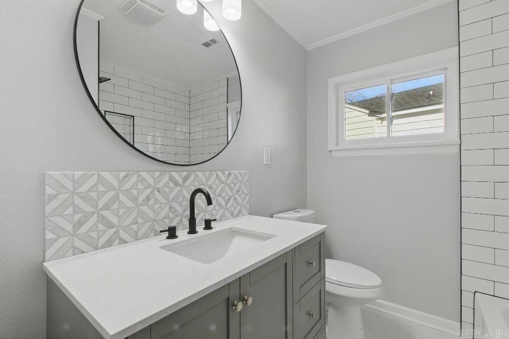 2801  Circlewood  Little Rock, AR