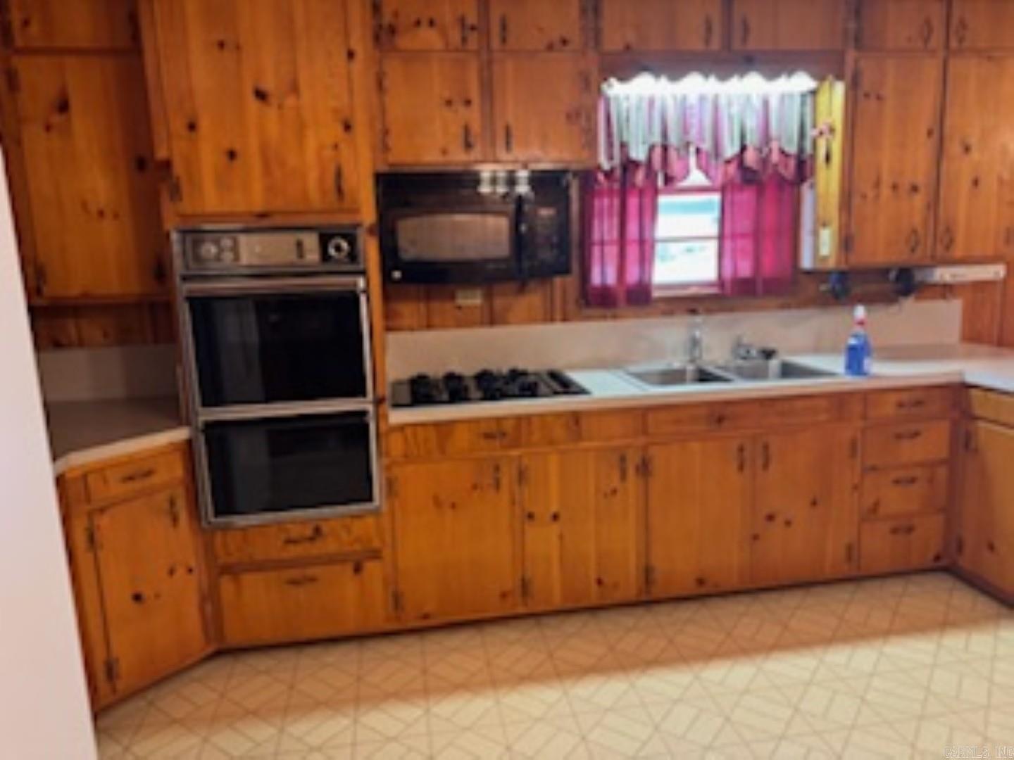 1985  Old Wire Road  Camden, AR