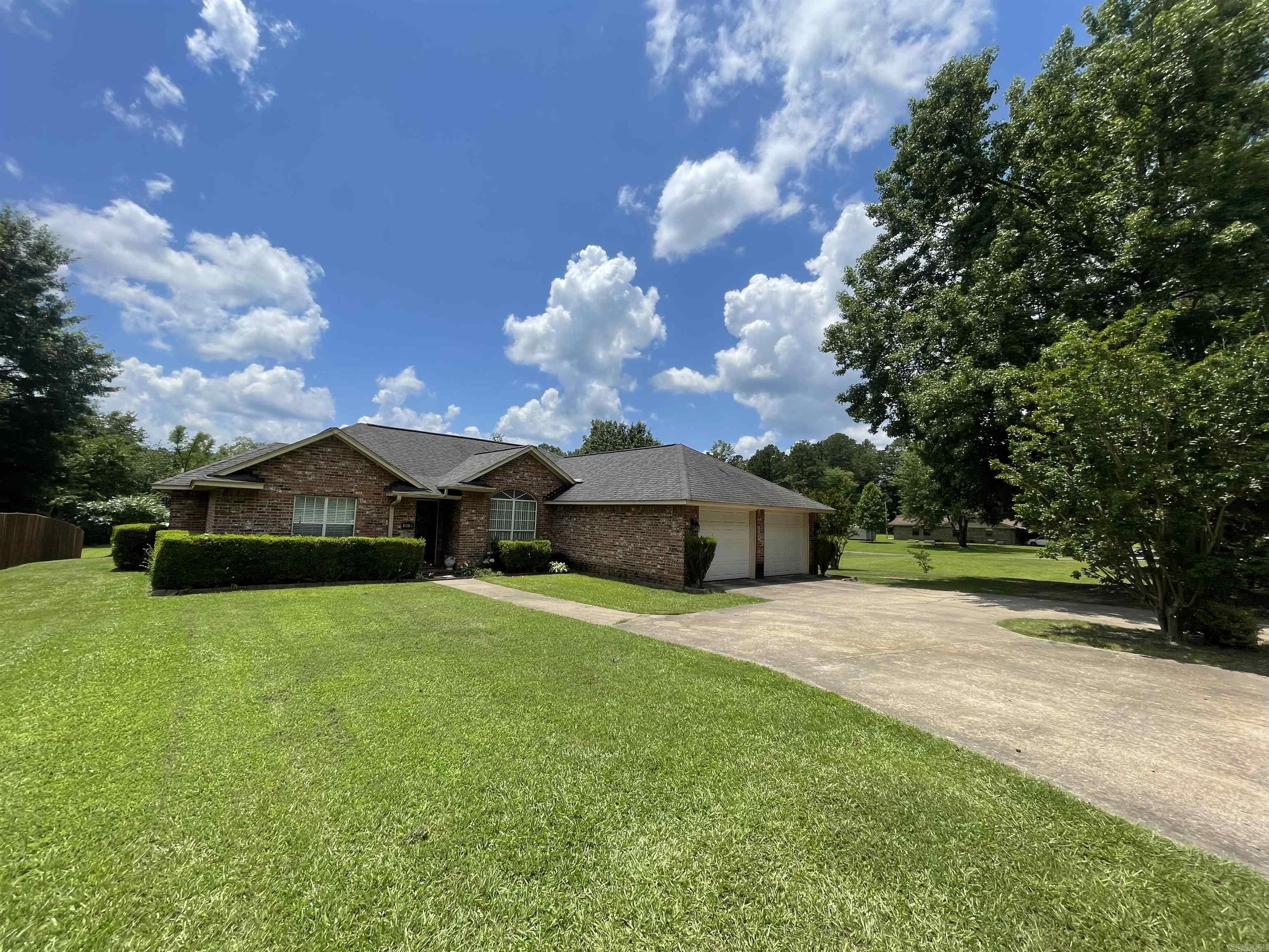 201 W Bullion Mena, AR 71953