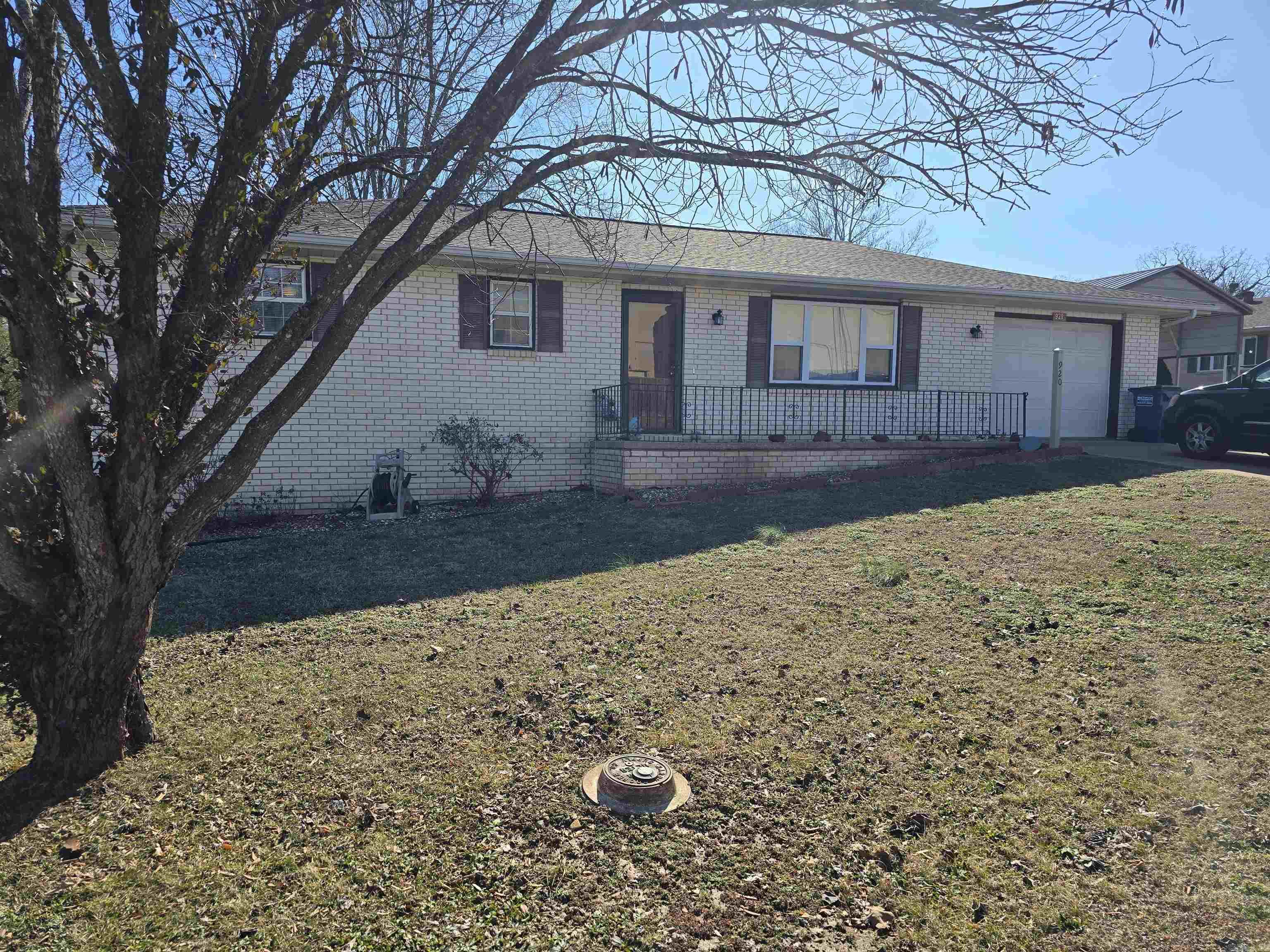 920 Sanford Lane