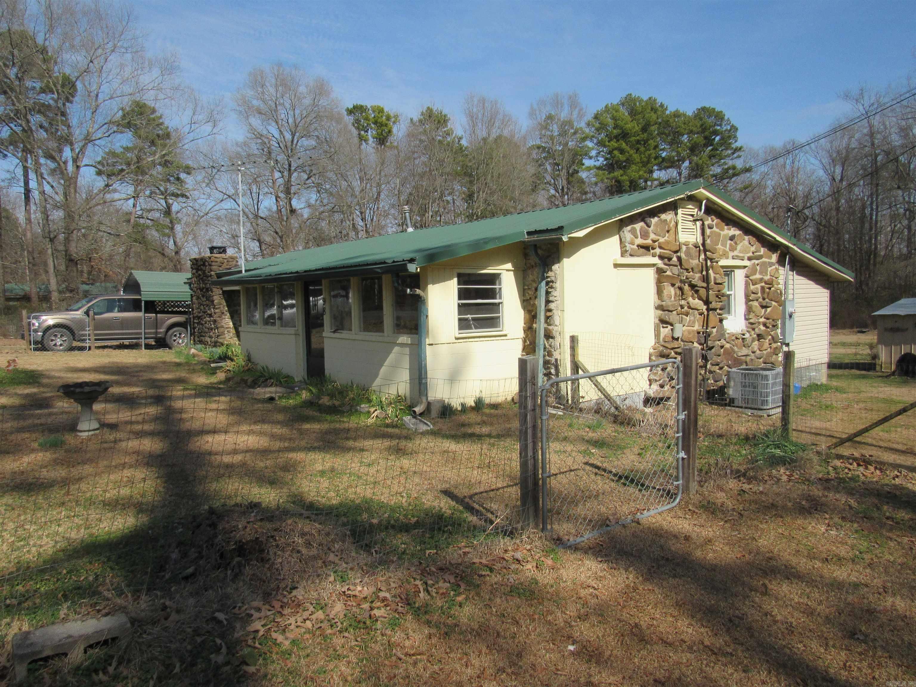 98  CAMP ACRES  Houston, AR