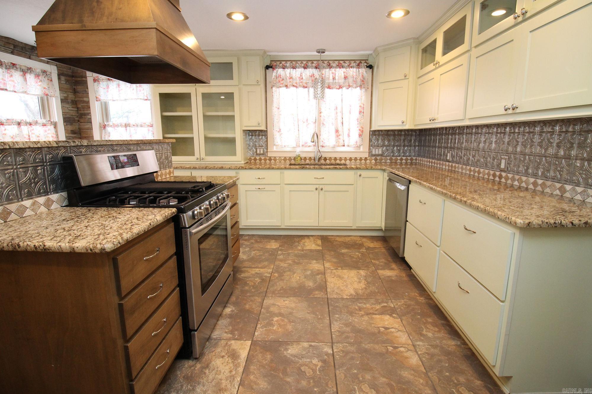 1811  Countryside Lane  Paragould, AR