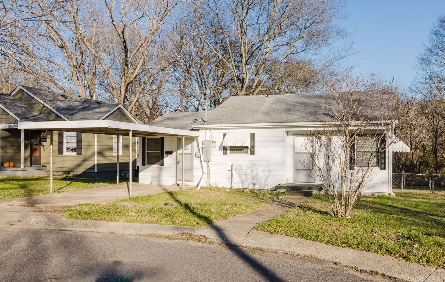 810  Burton  Benton, AR