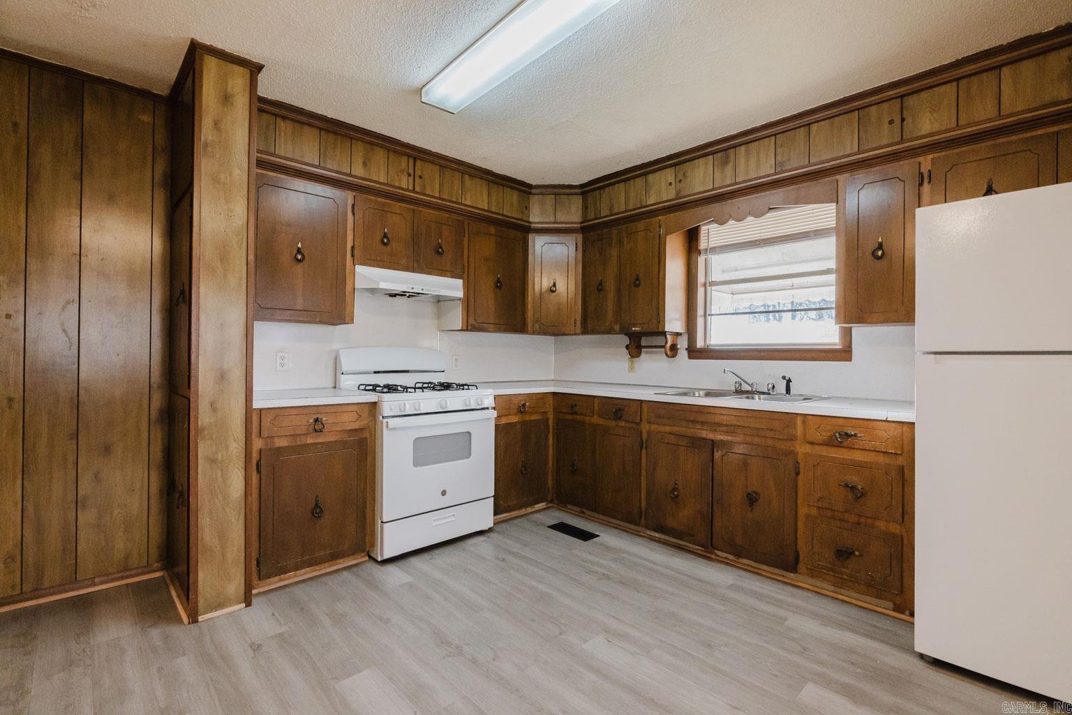 810  Burton  Benton, AR