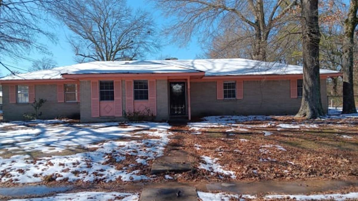3320 S Main  Pine Bluff, AR