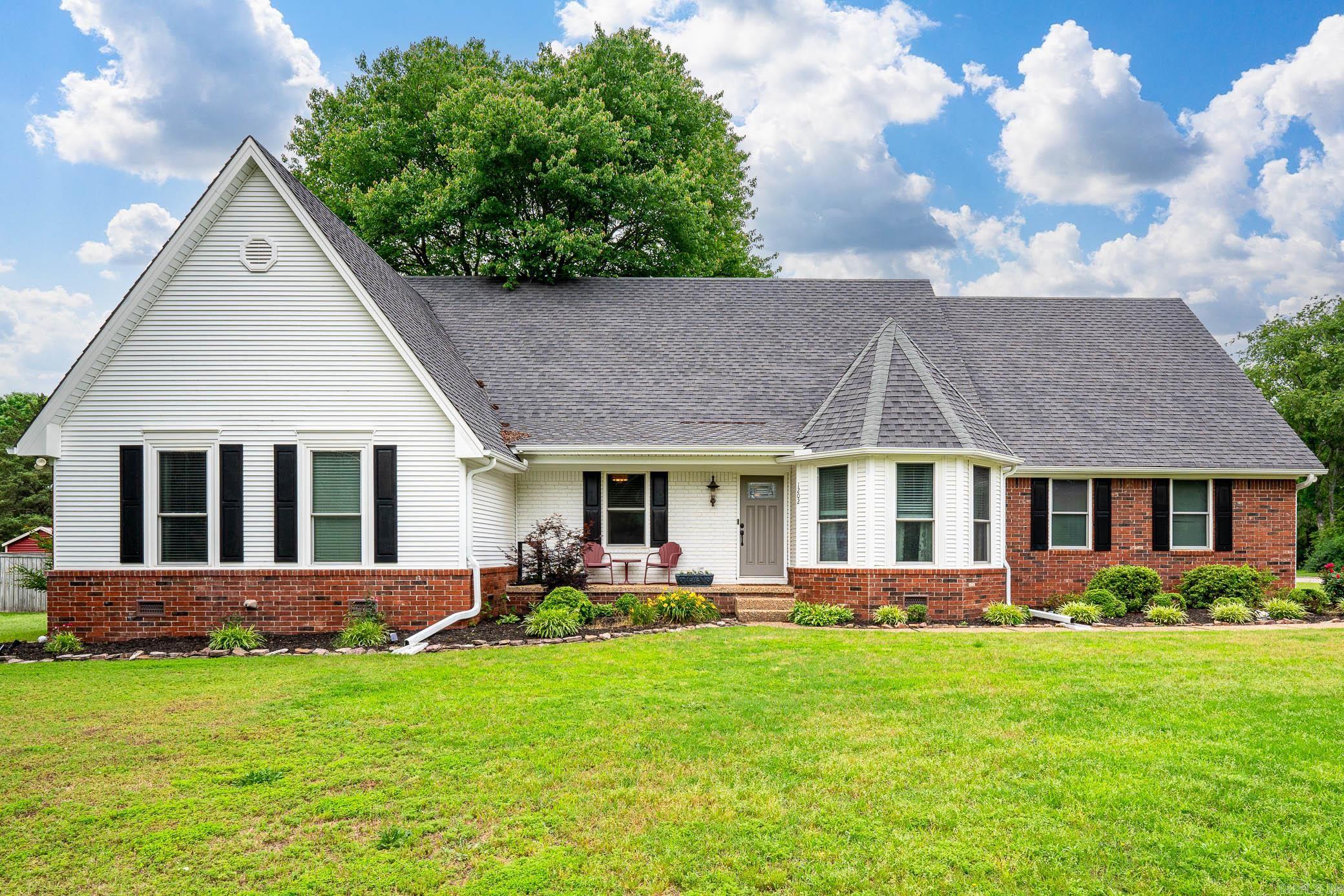 1202 Dogwood Trail