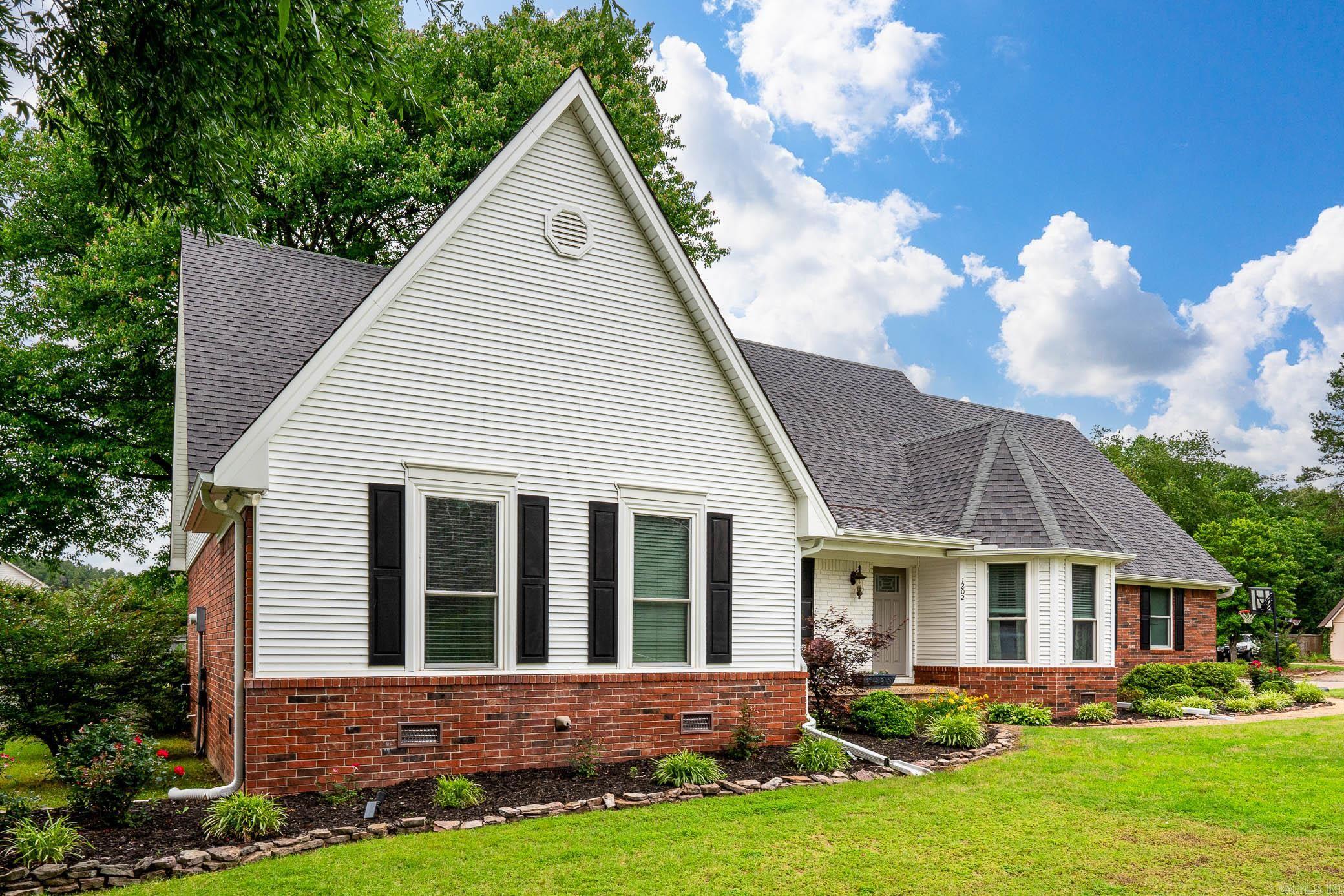 1202 Dogwood Trail