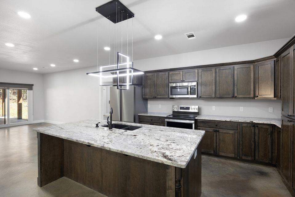 70 Lake Ridge Dr Russellville, AR 72802