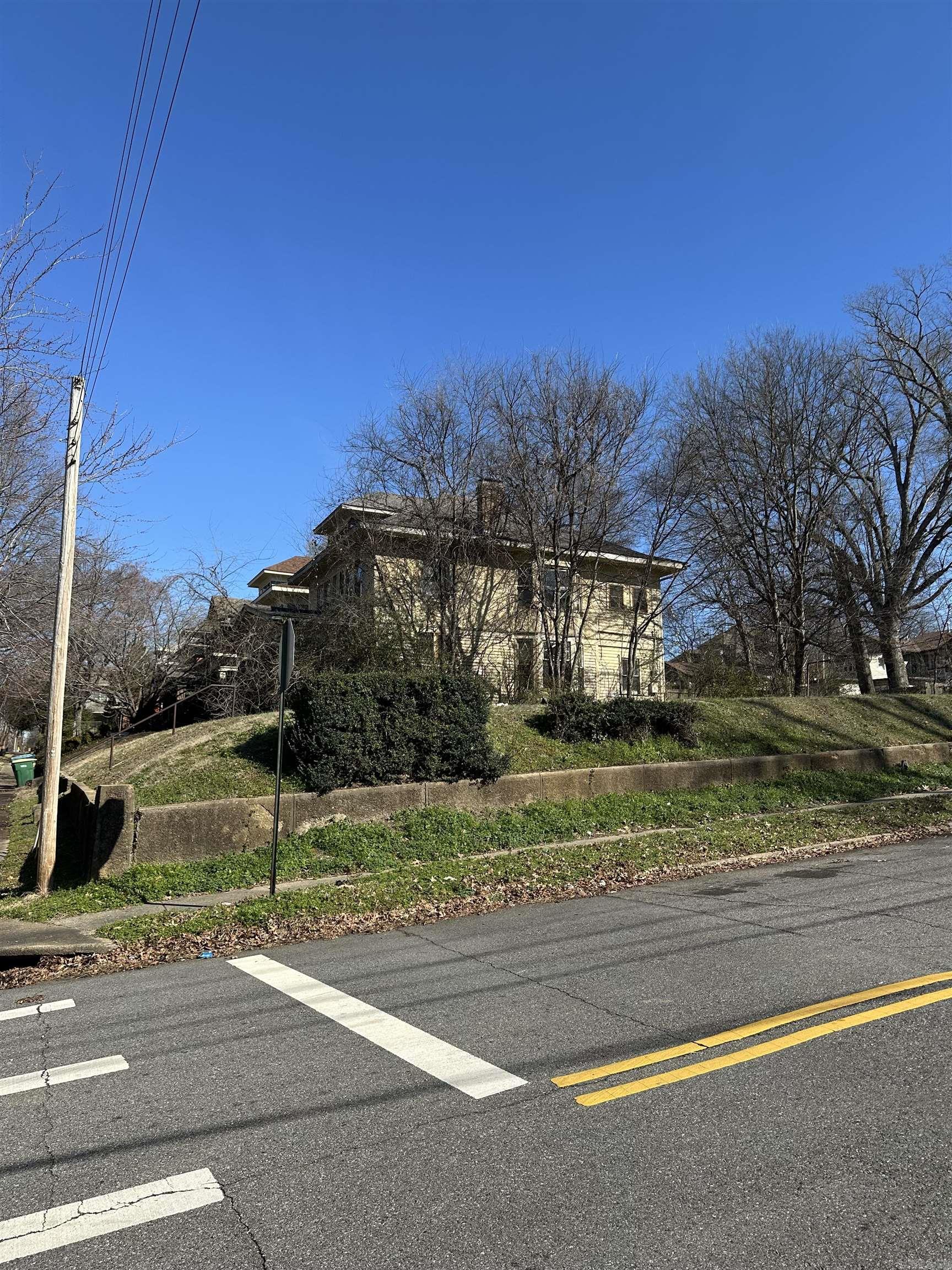 2317 S Summit  Little Rock, AR