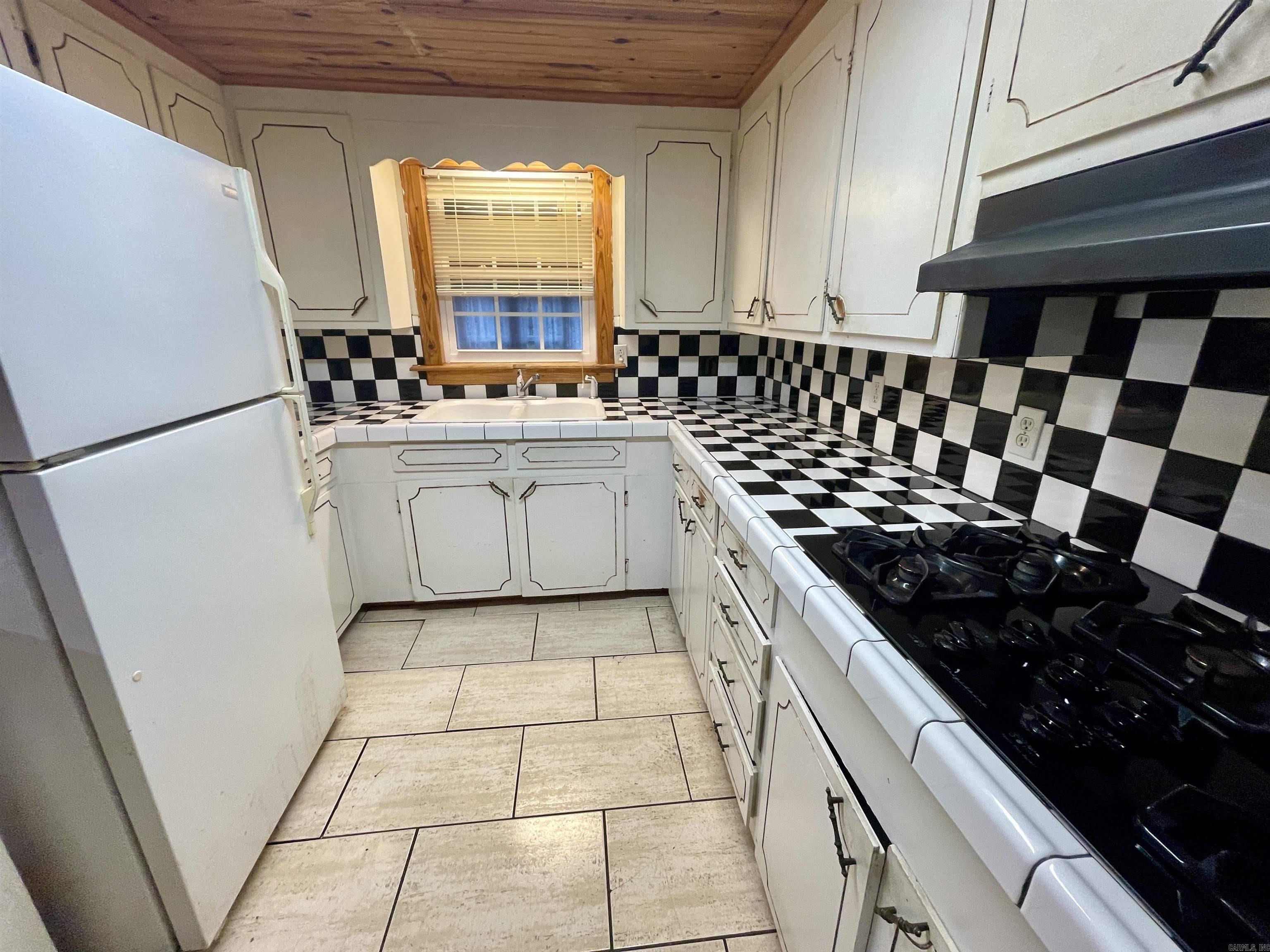 611 S Johnson  Perry, AR