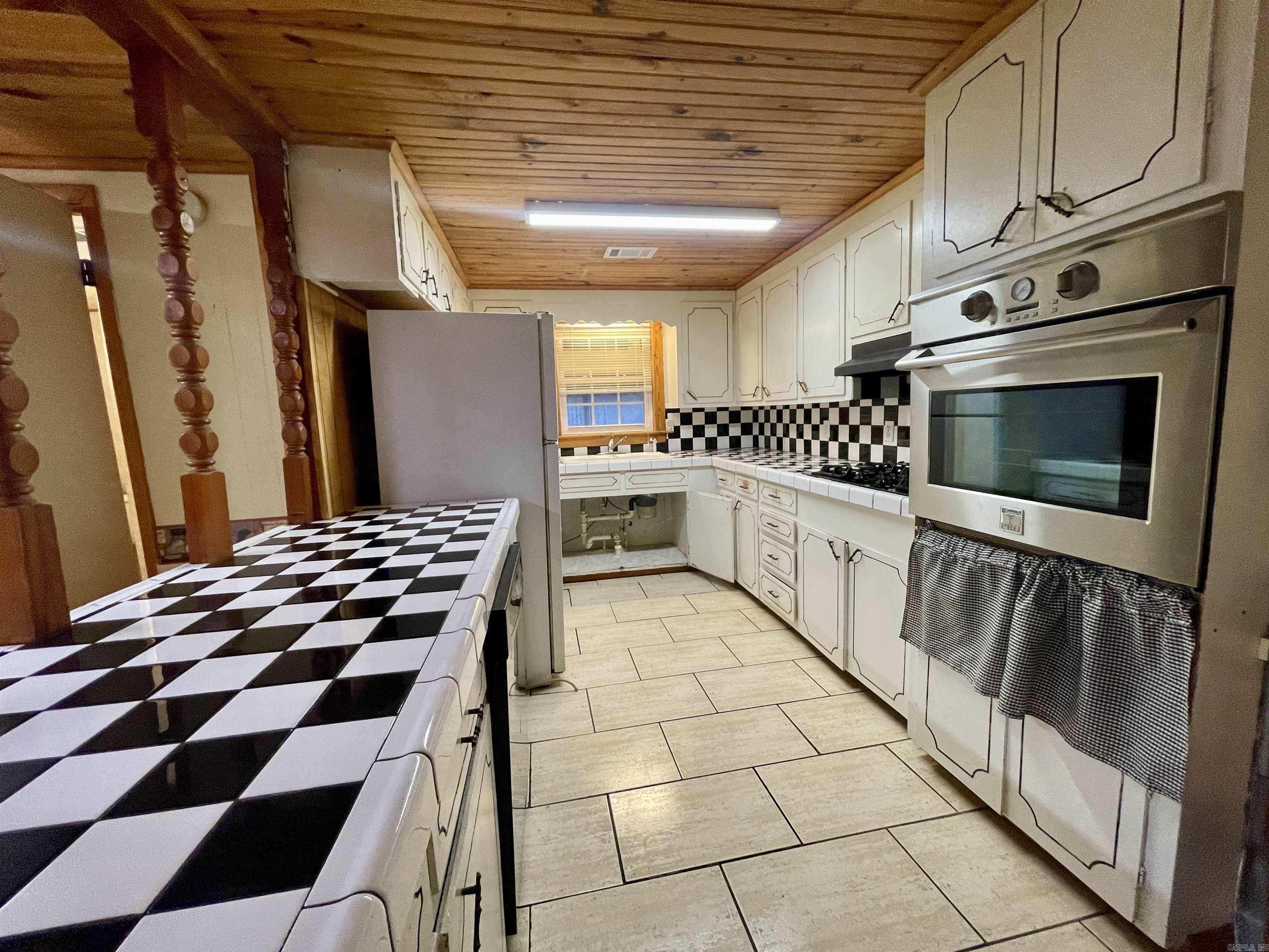 611 S Johnson  Perry, AR