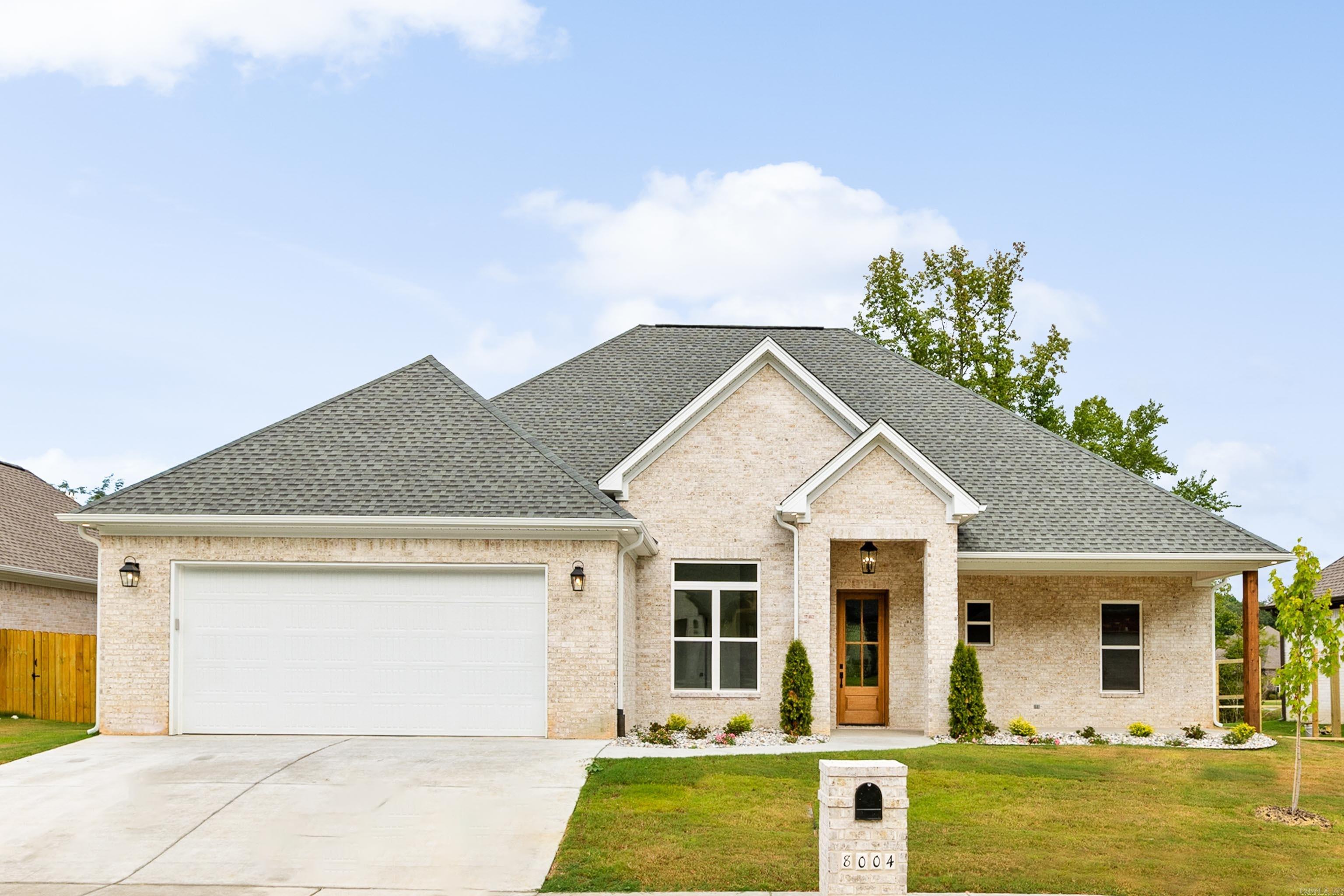 8004 N shoreline  Benton, AR