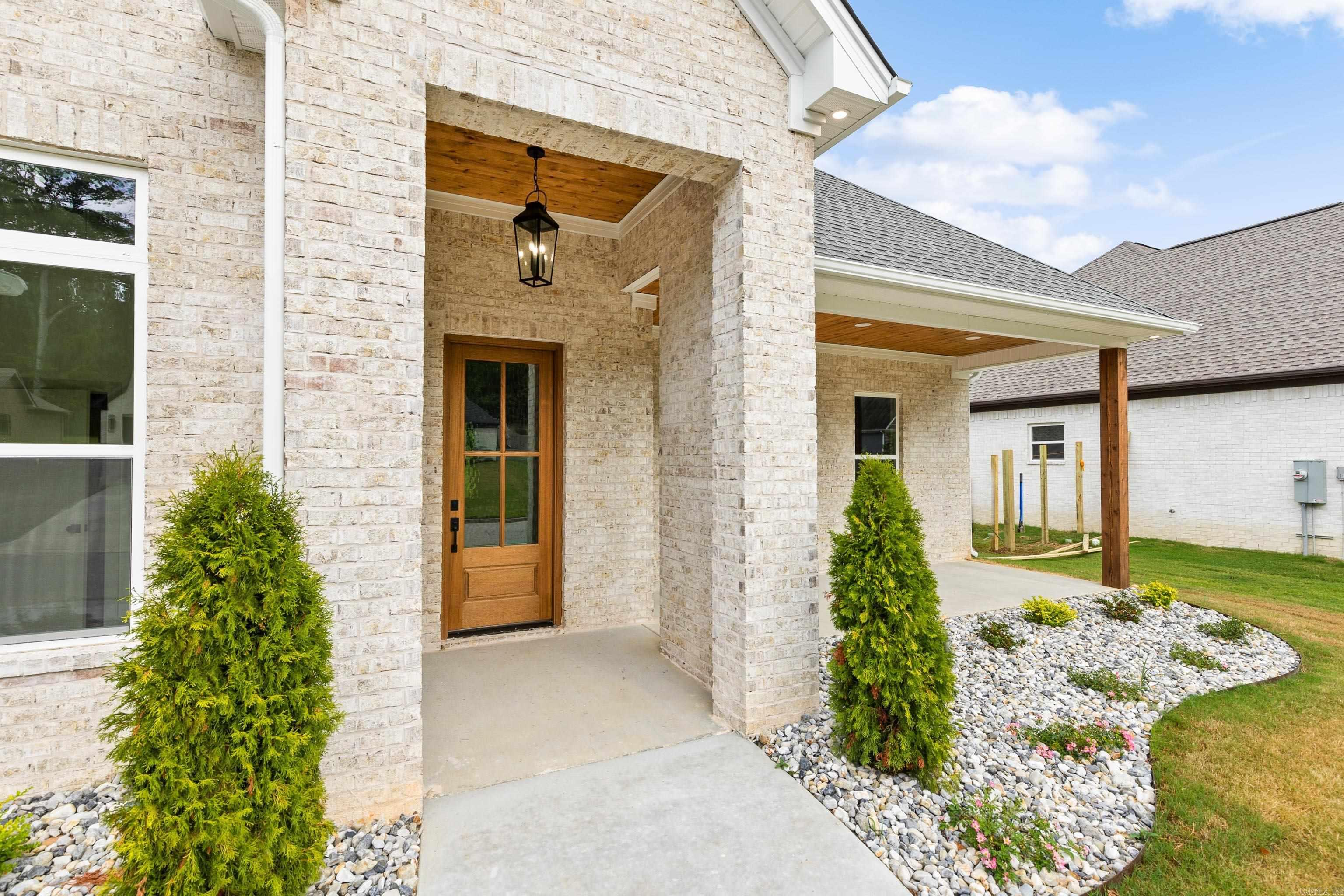 8004 N shoreline  Benton, AR
