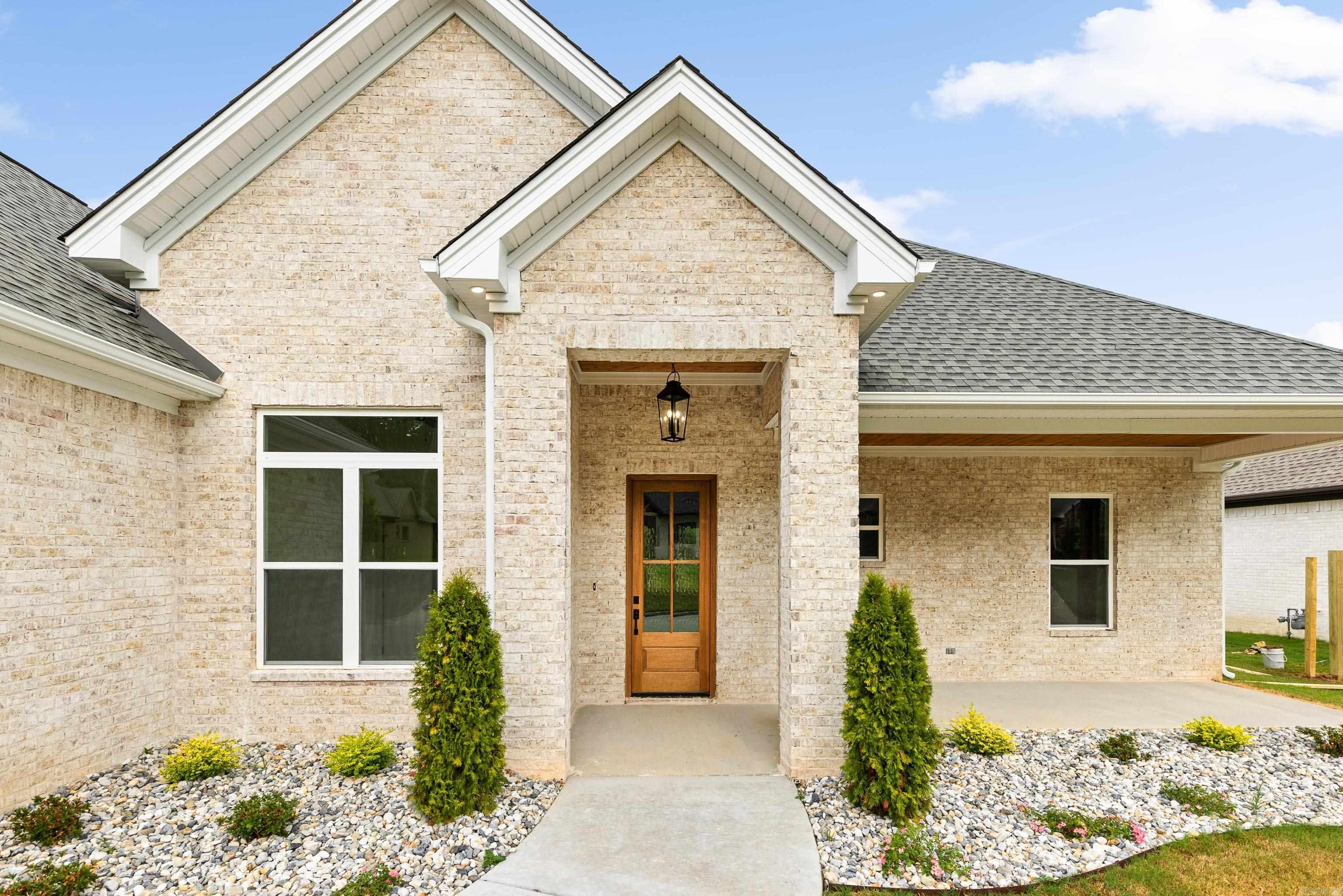 8004 N shoreline  Benton, AR