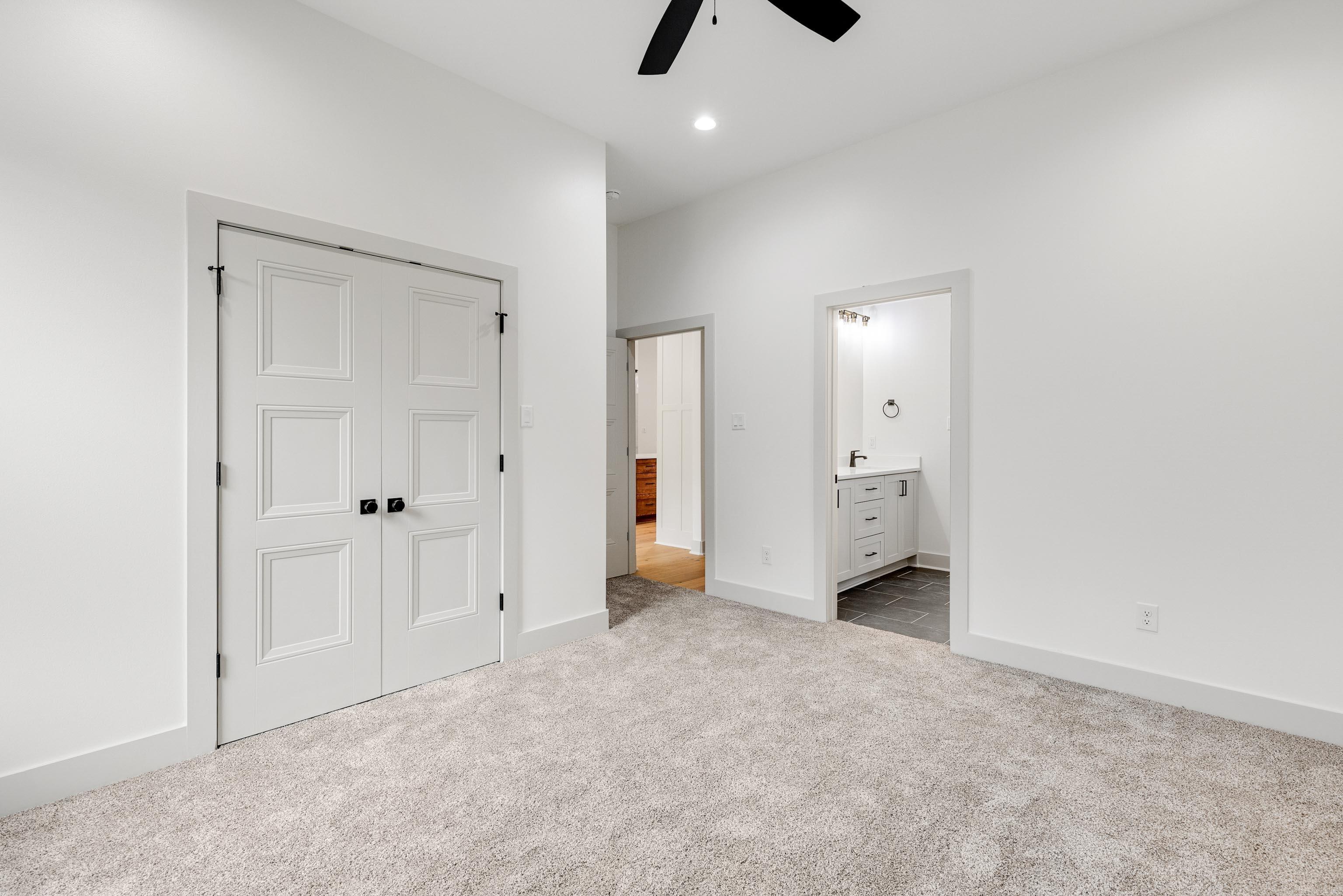 8004 N shoreline  Benton, AR