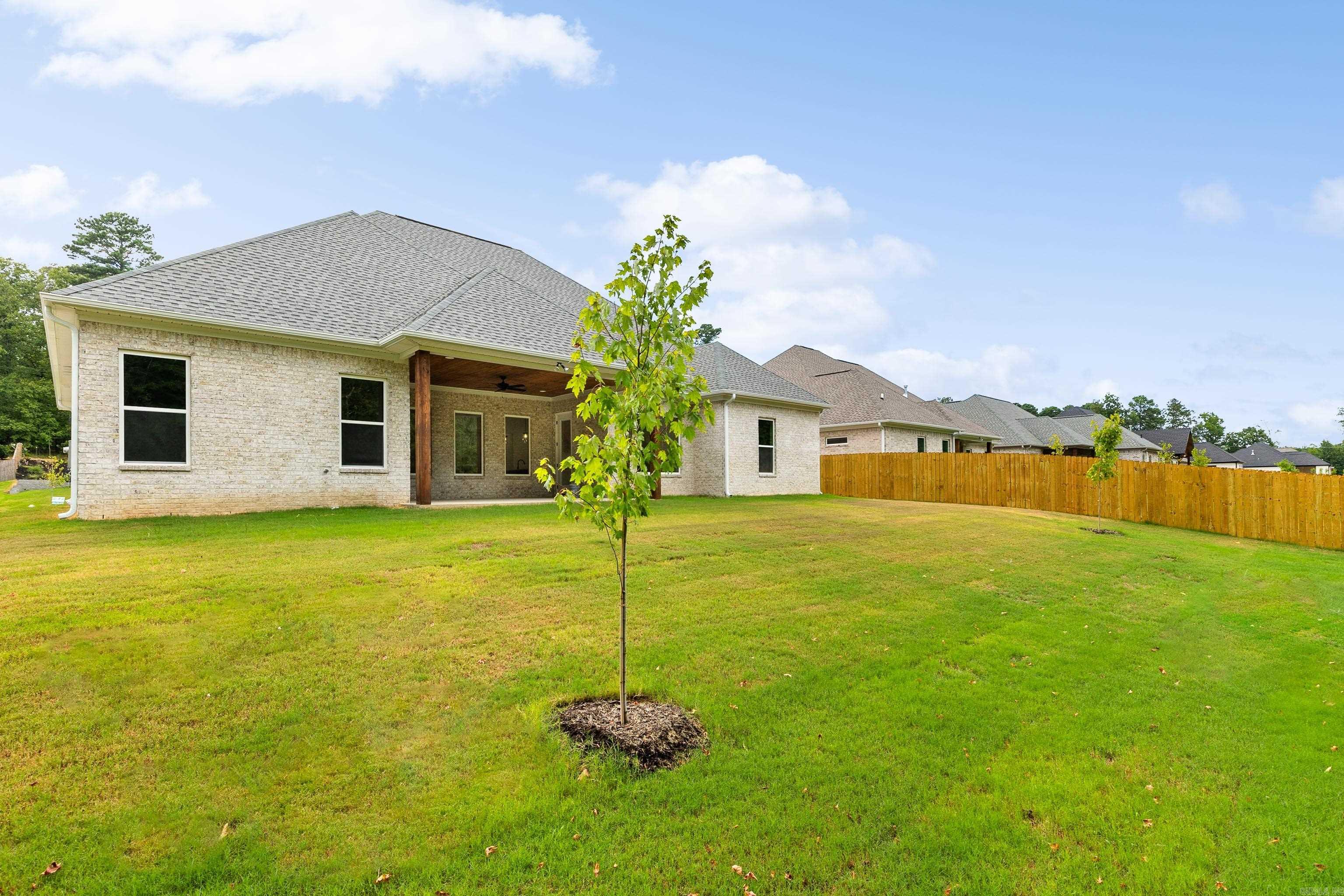 8004 N shoreline  Benton, AR
