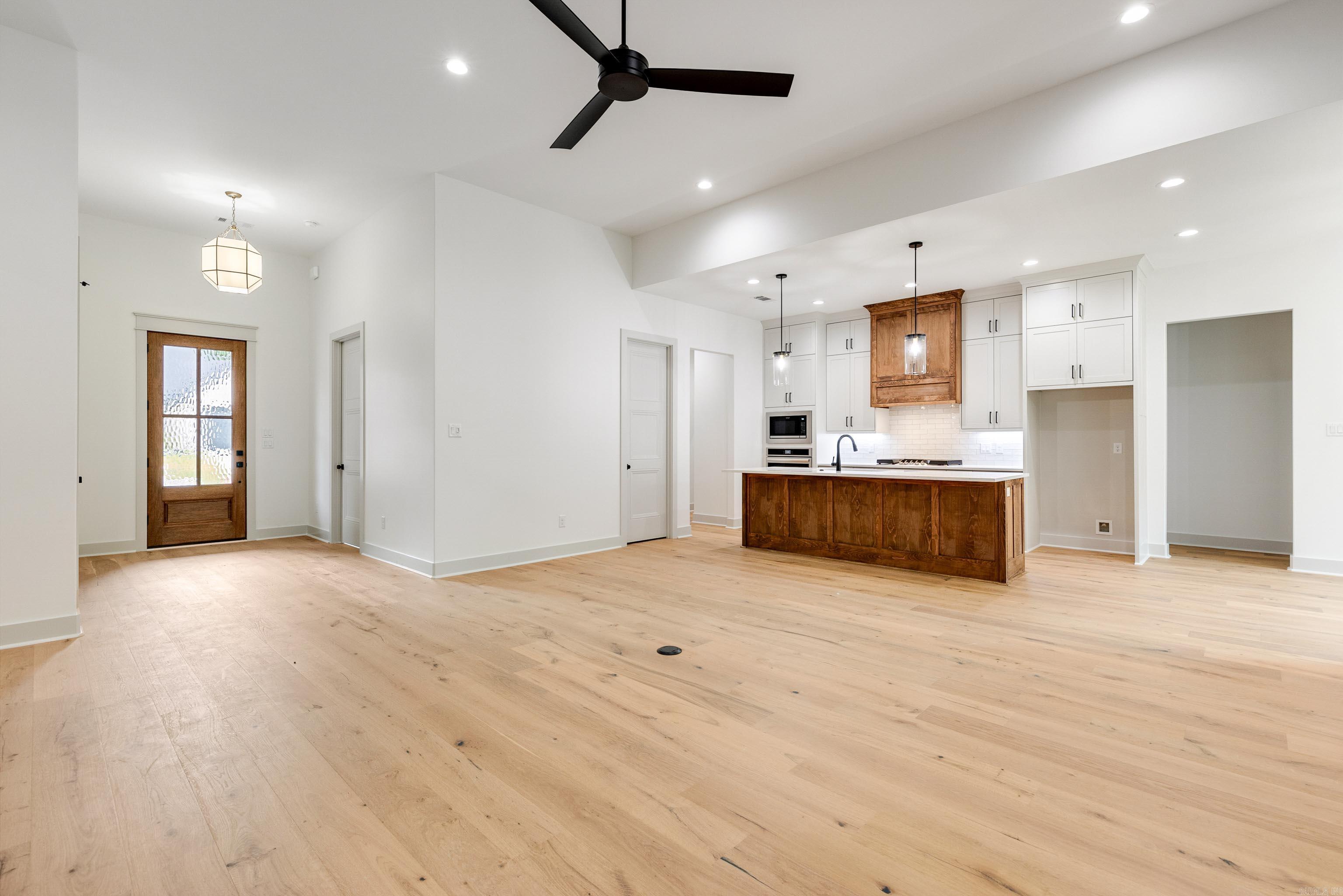 8004 N shoreline  Benton, AR