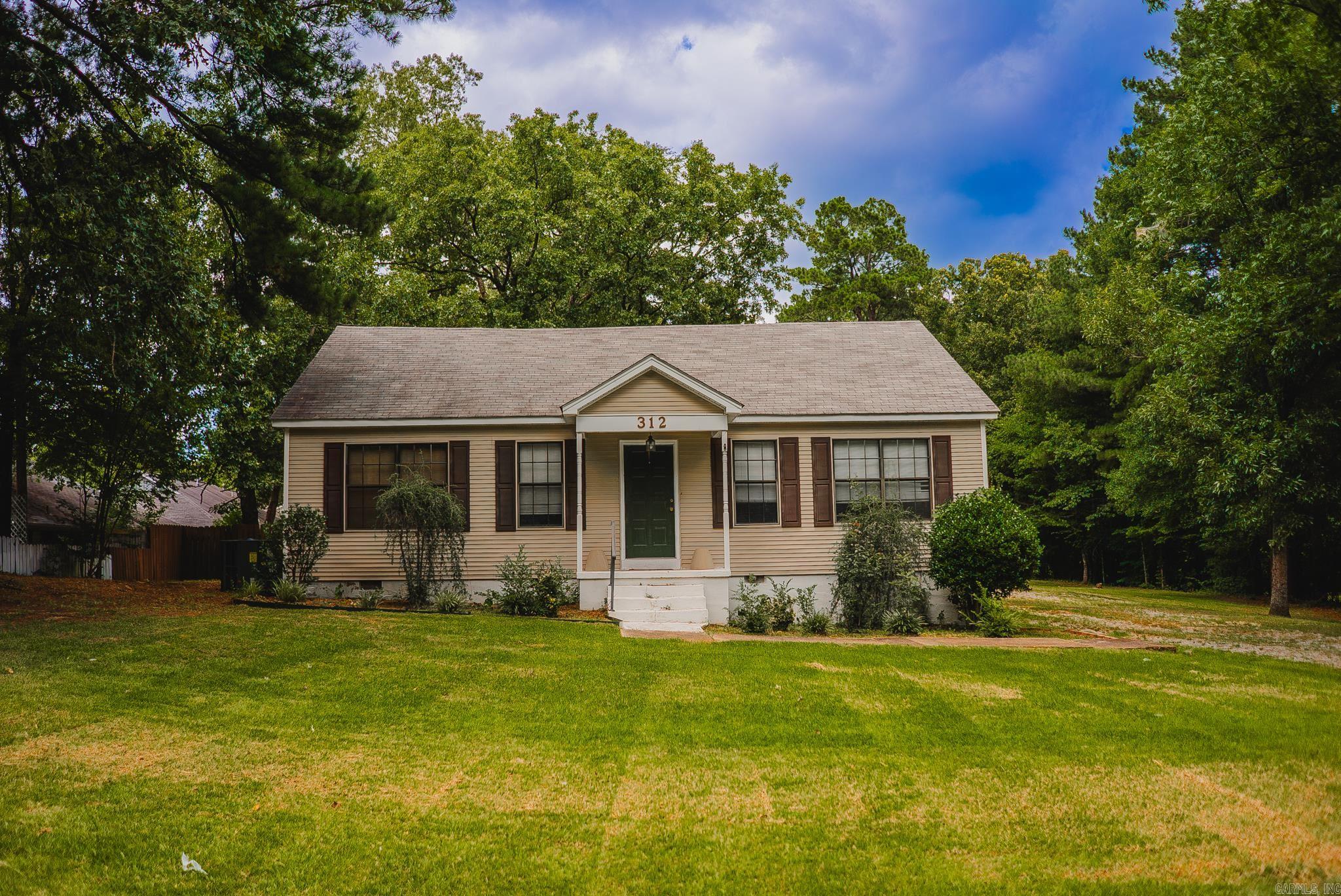 312 W College  Monticello, AR