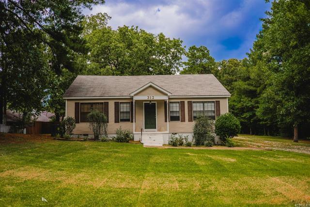 312 W College  Monticello, AR