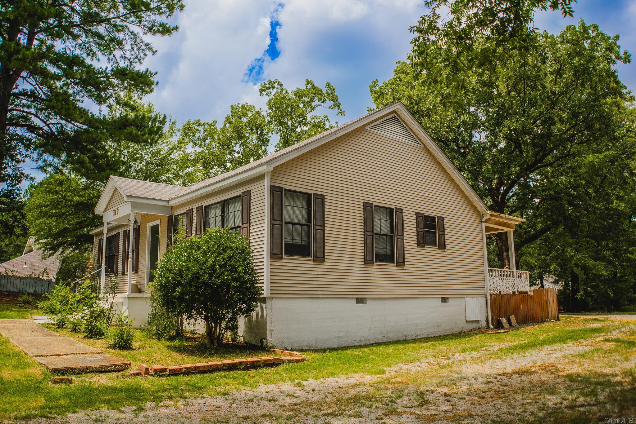 312 W College  Monticello, AR