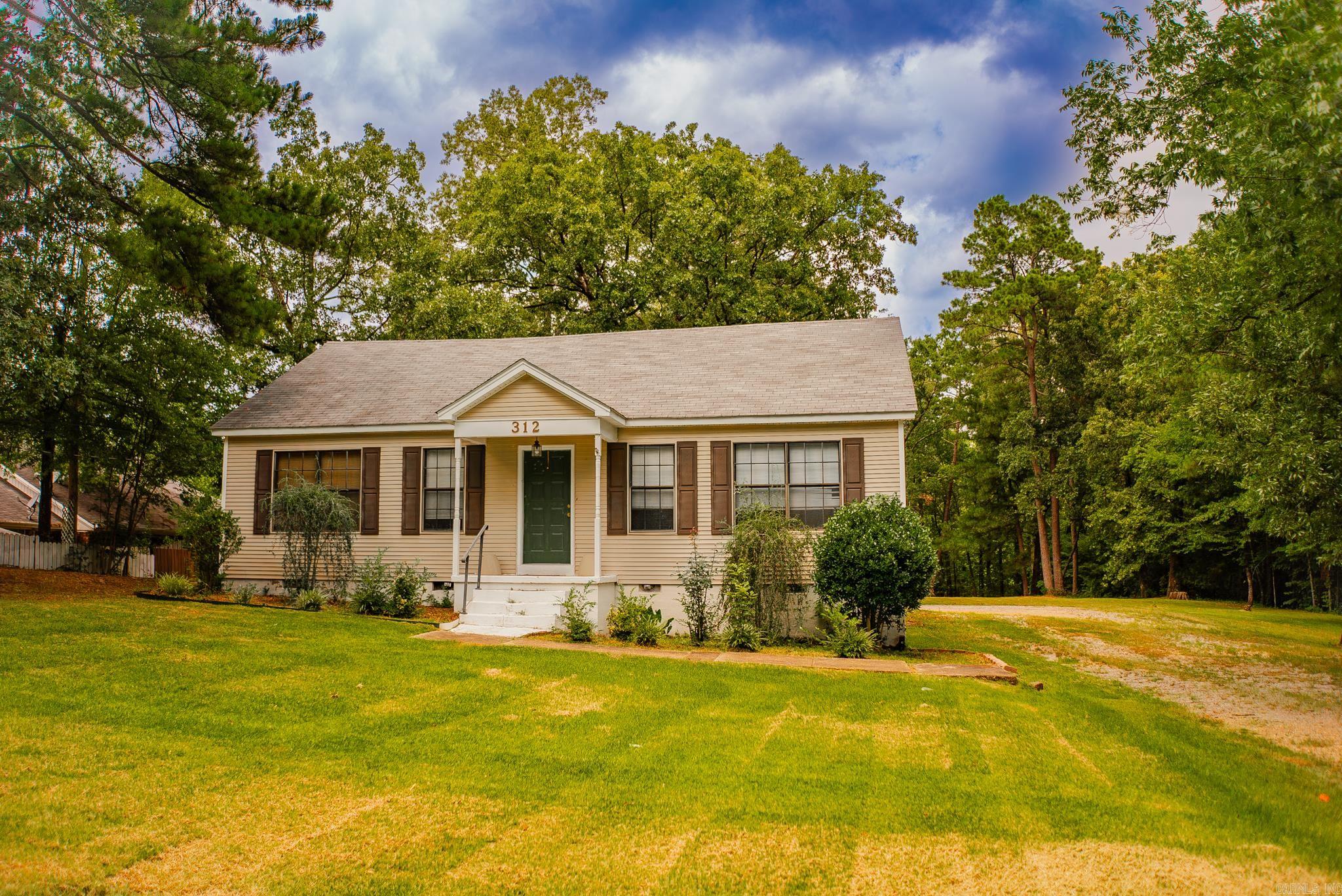 312 W College  Monticello, AR