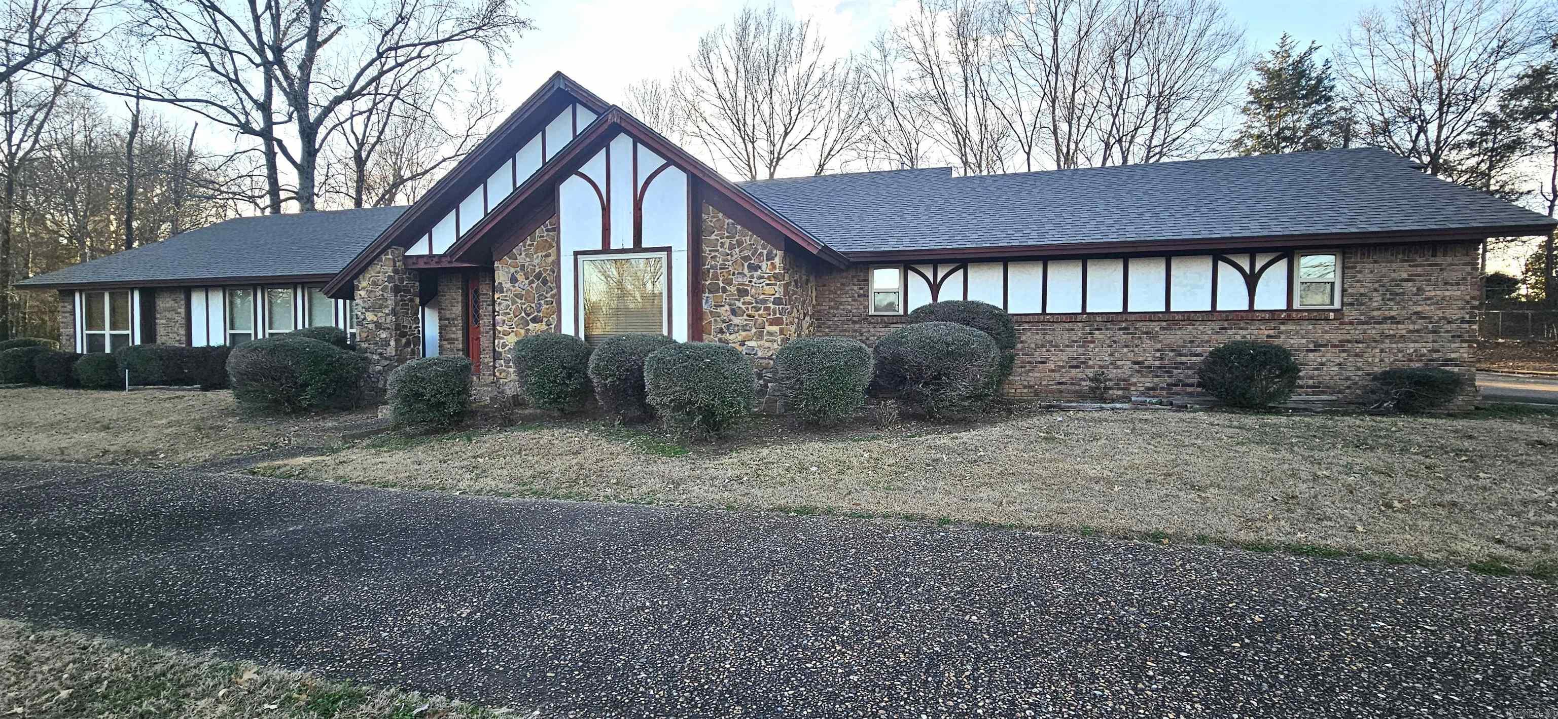 1105 N 15th  Nashville, AR