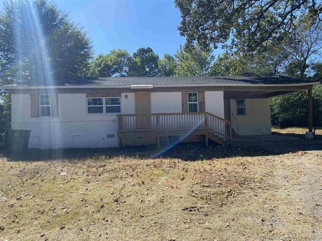 1423 1/2  S East  Benton, AR