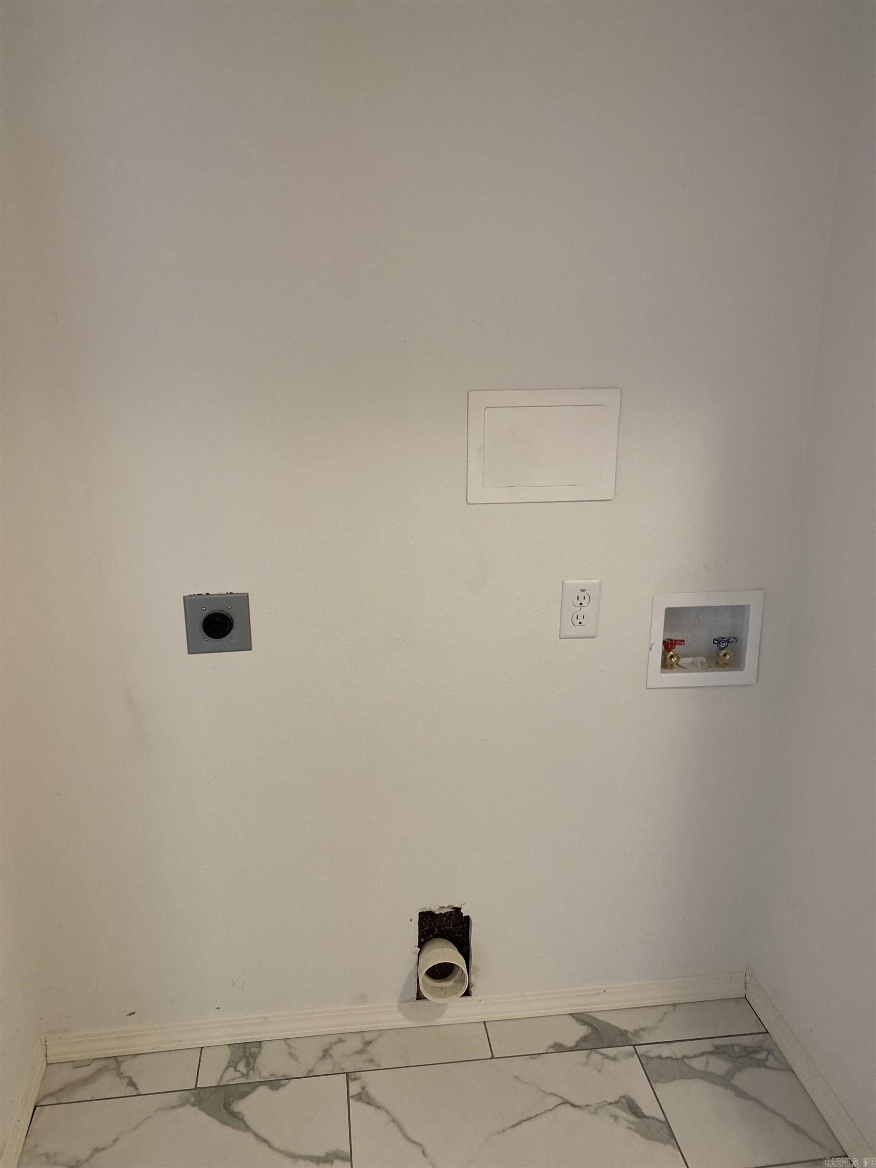 1423 1/2 S East  Benton, AR