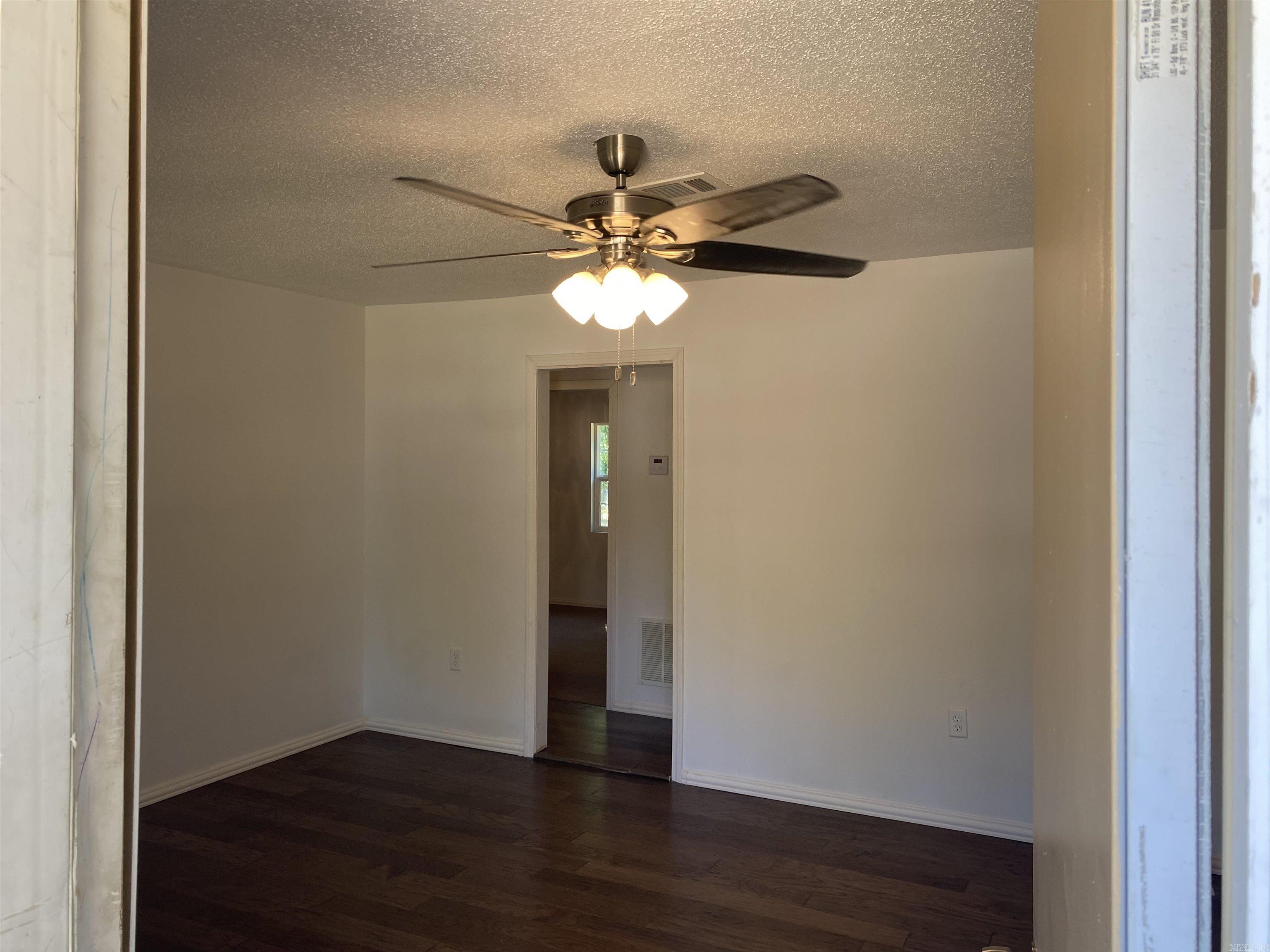 1423 1/2  S East  Benton, AR