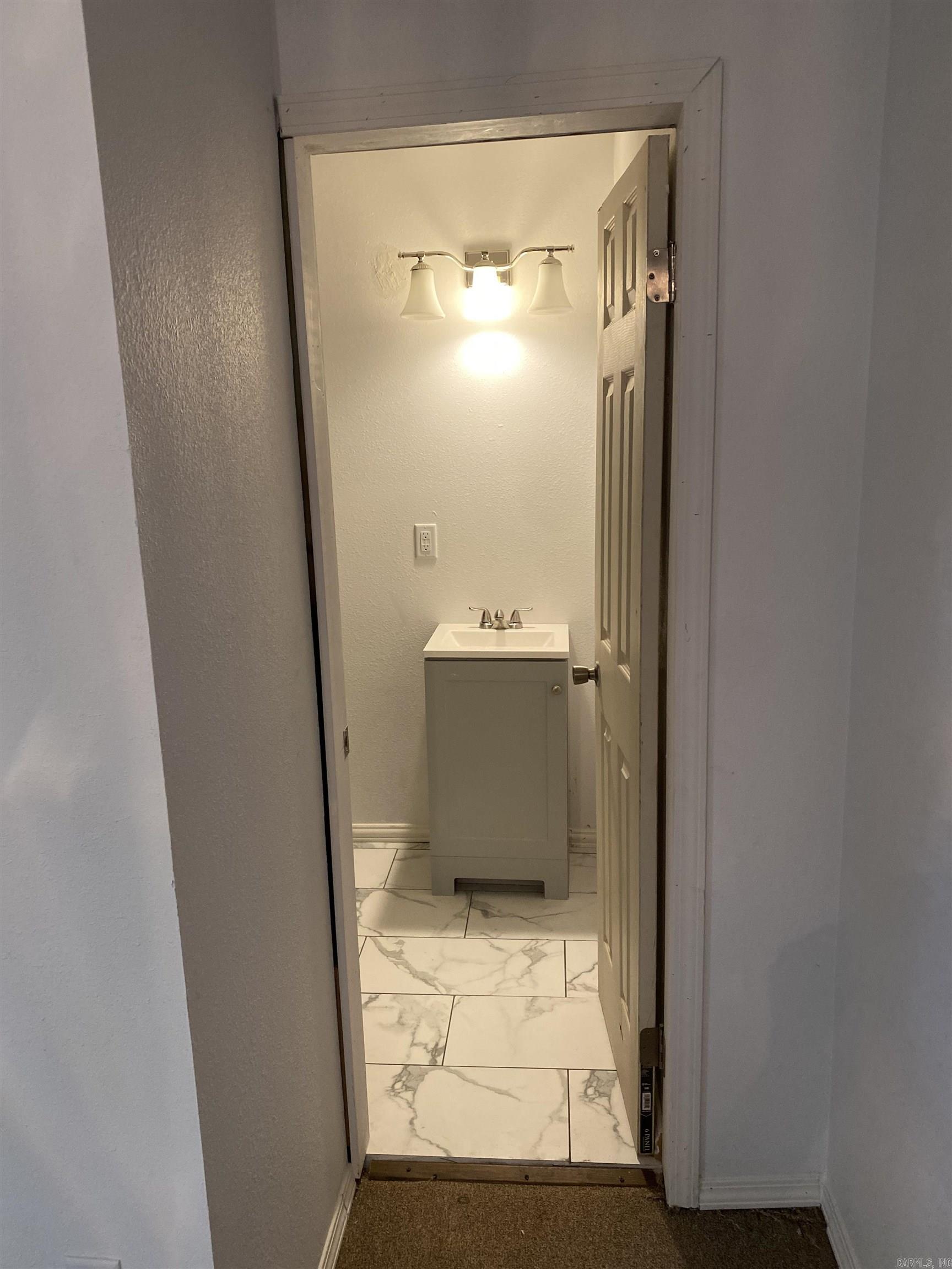 1423 1/2 S East  Benton, AR