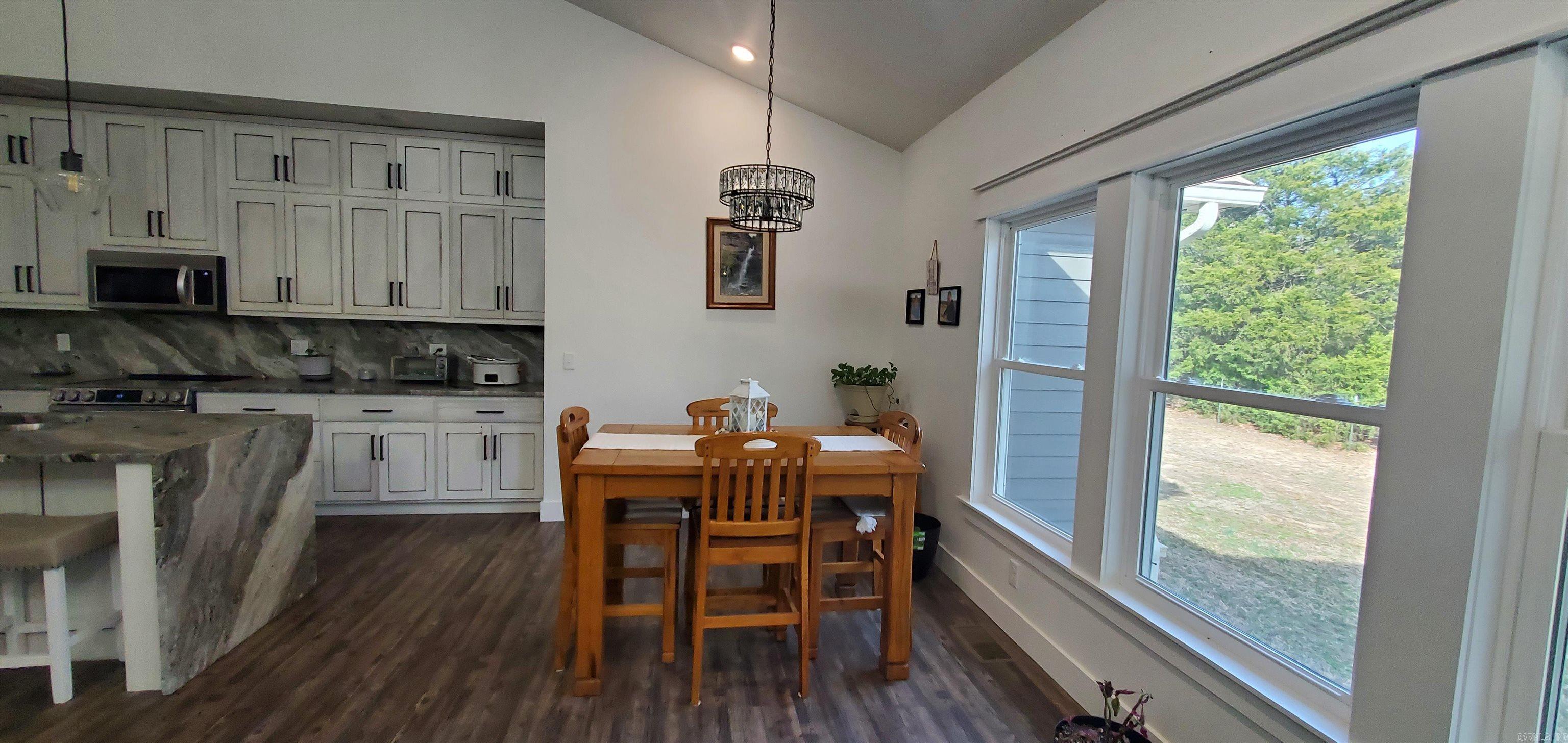 1017A  Shipman Drive  Mountain View, AR