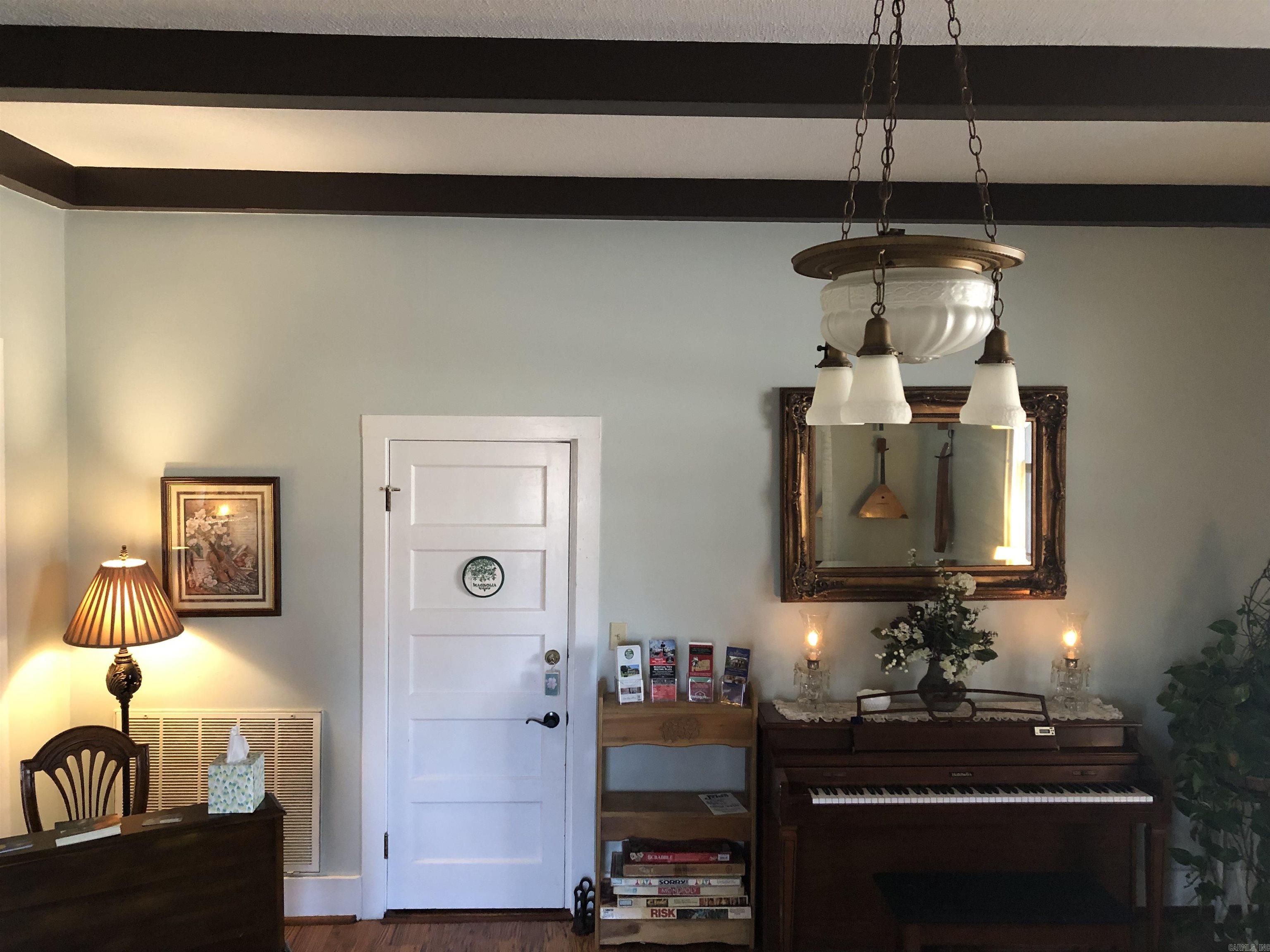 219 S Peabody  Mountain View, AR