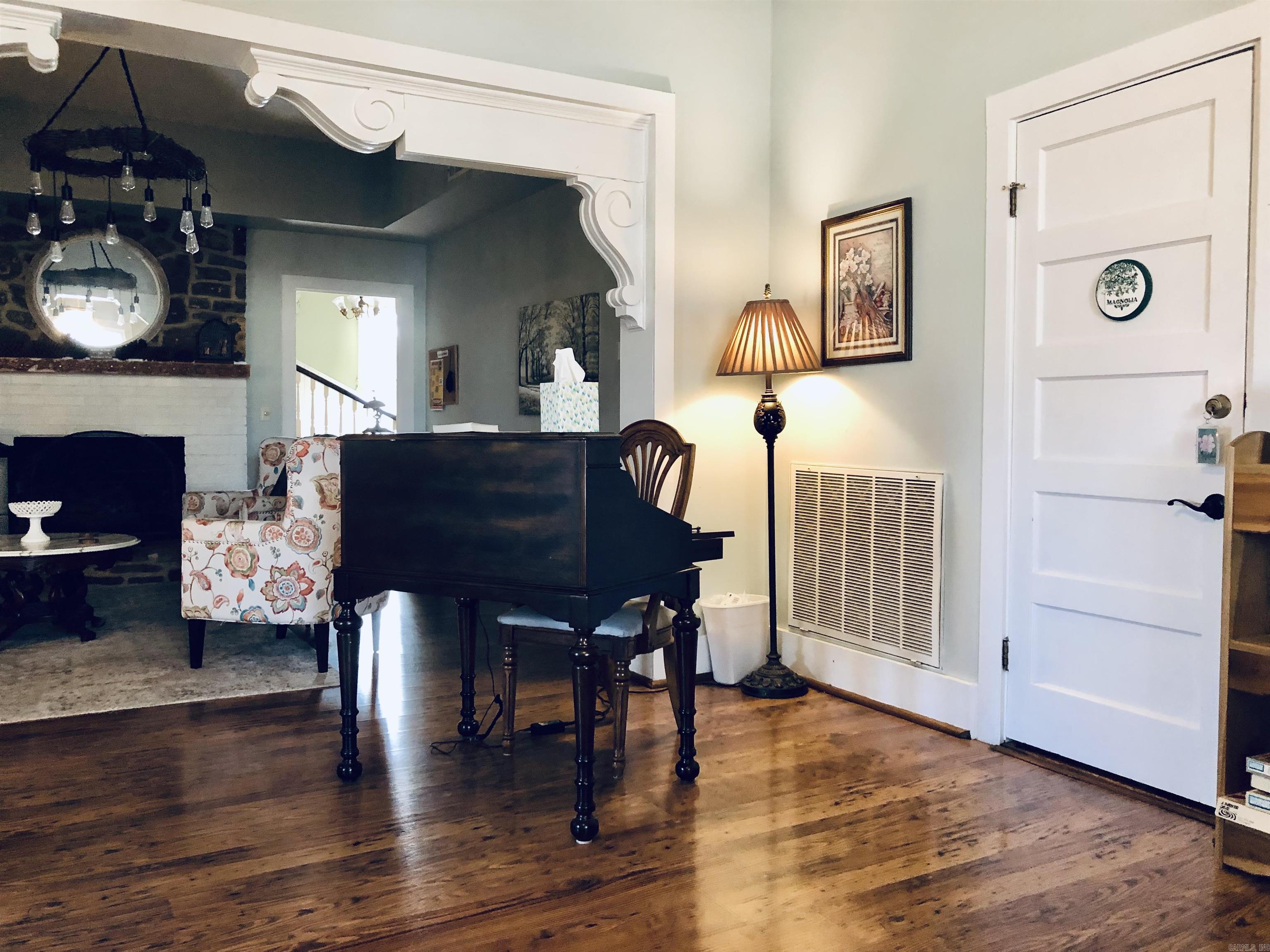 219 S Peabody  Mountain View, AR
