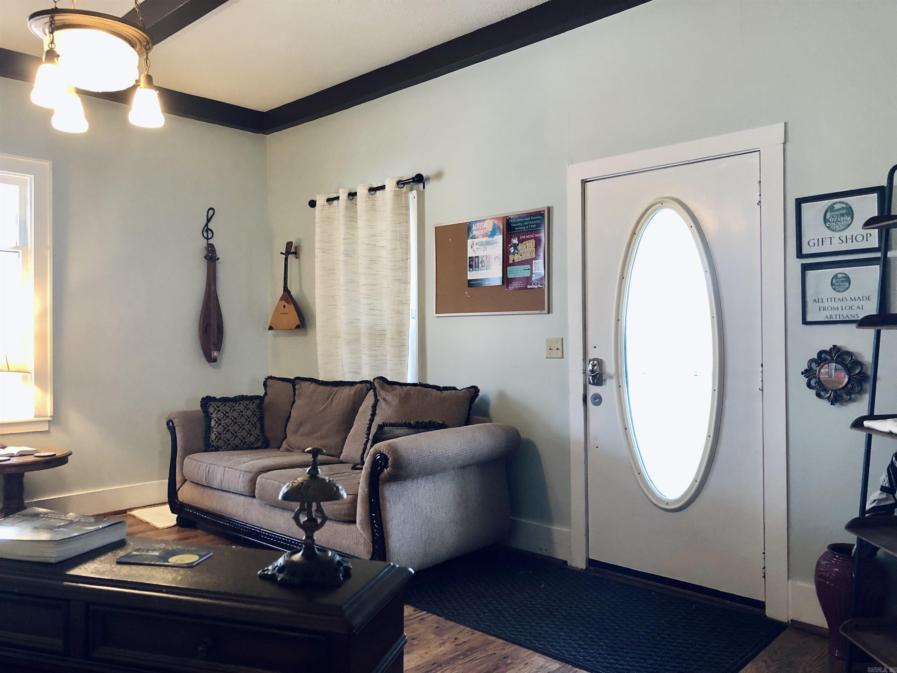 219 S Peabody  Mountain View, AR