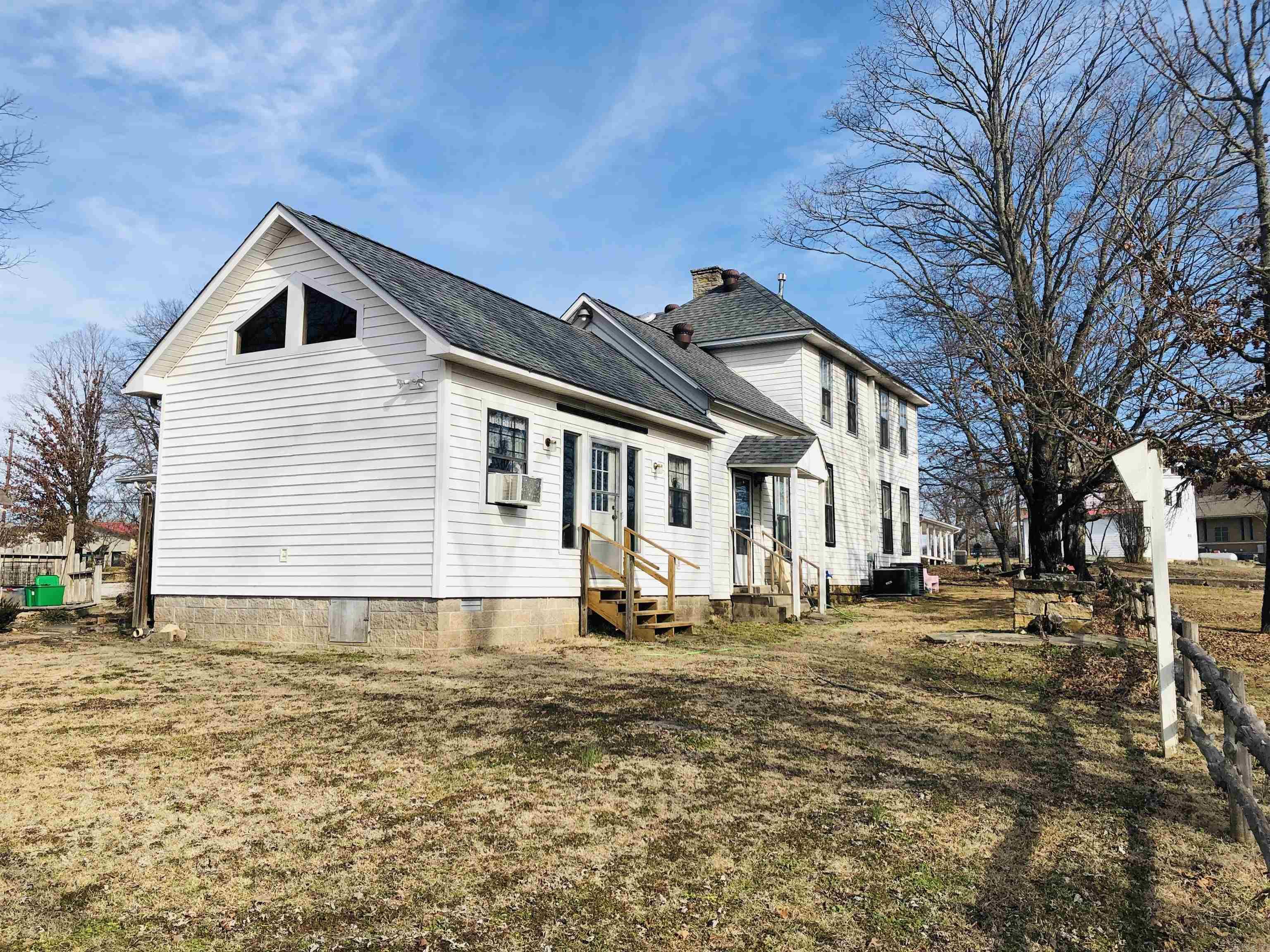 219 S Peabody  Mountain View, AR