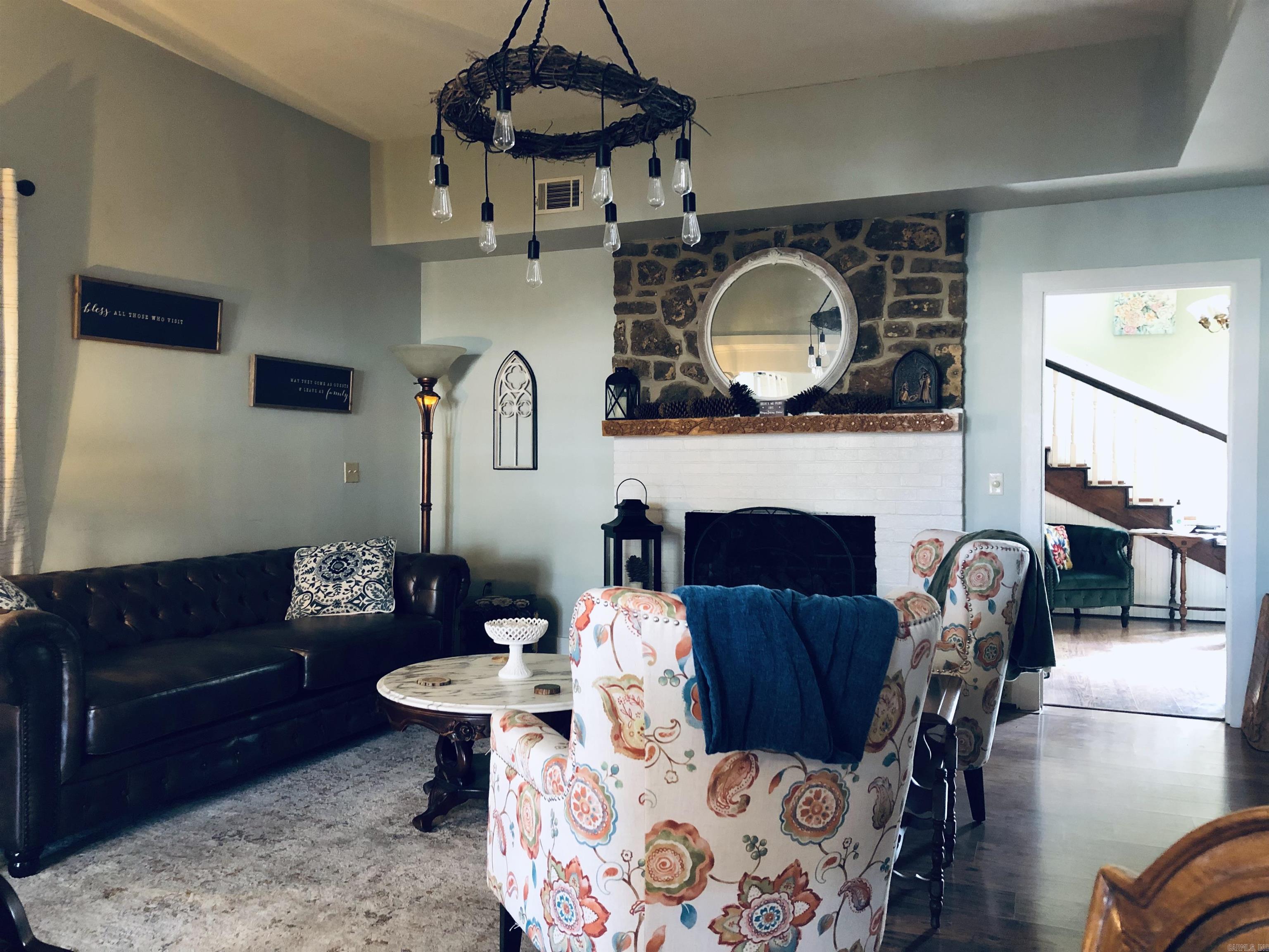 219 S Peabody  Mountain View, AR