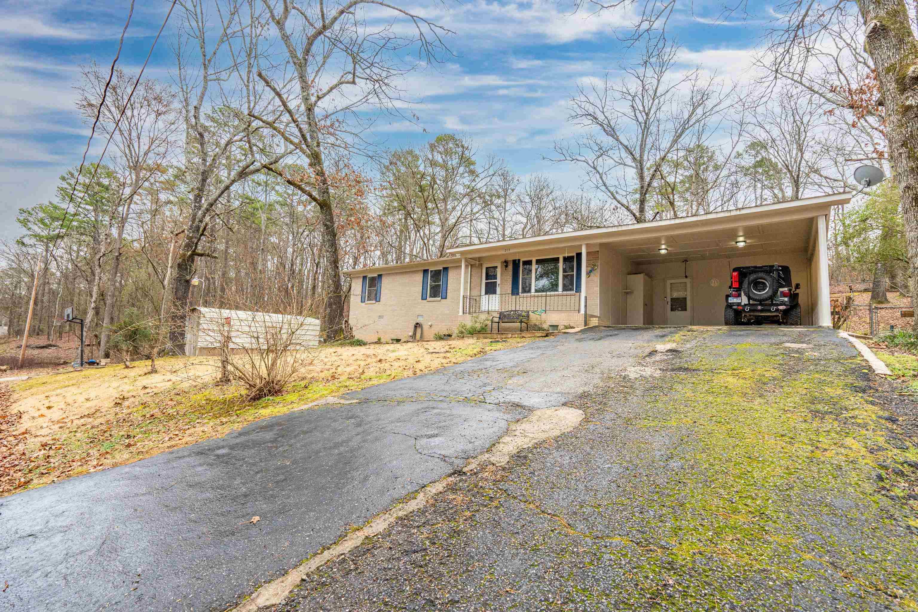 213  Curbstone  Hot Springs, AR