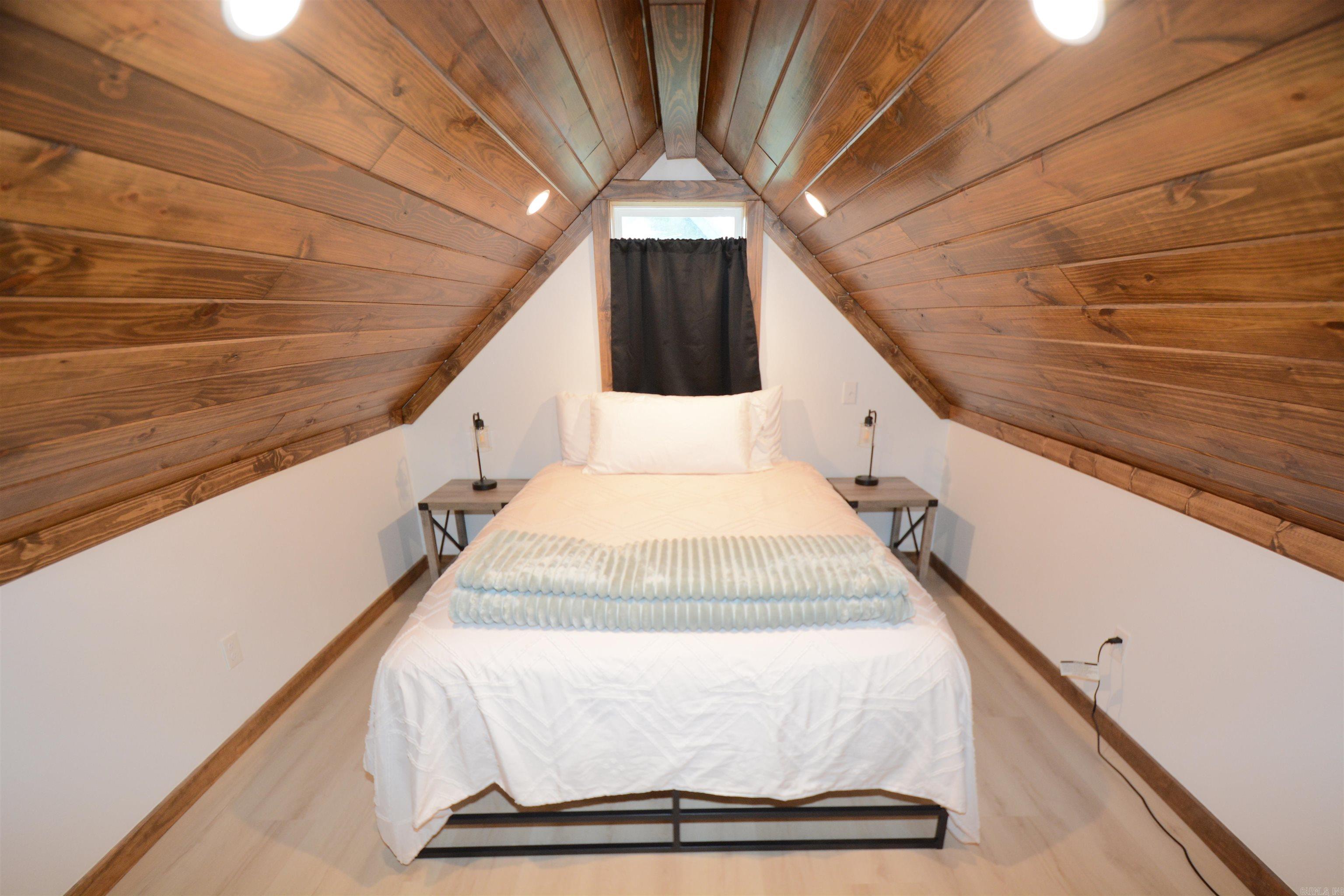 374  CEDAR GLADES  Hot Springs, AR