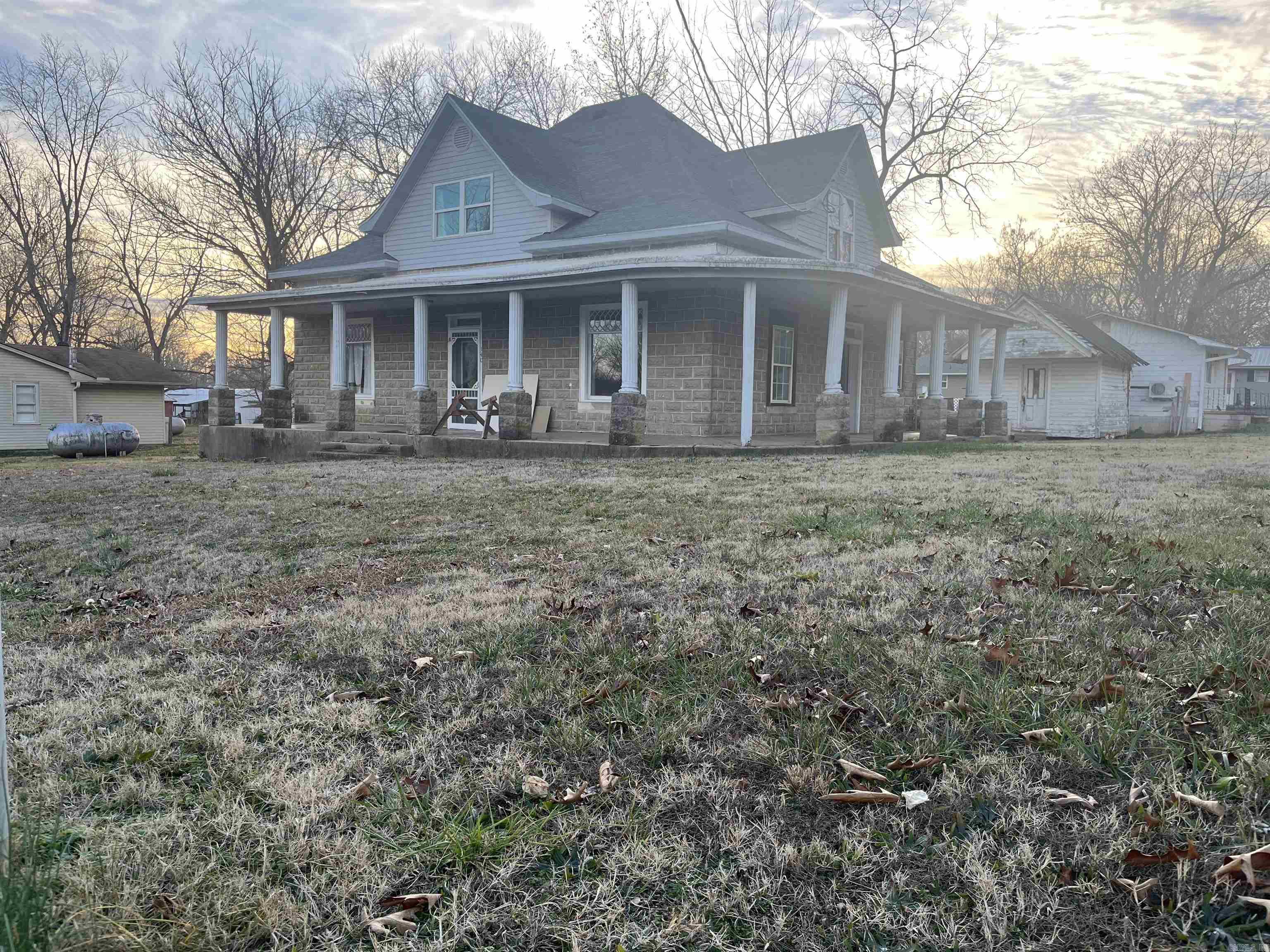140 N Oak St  Salem, AR
