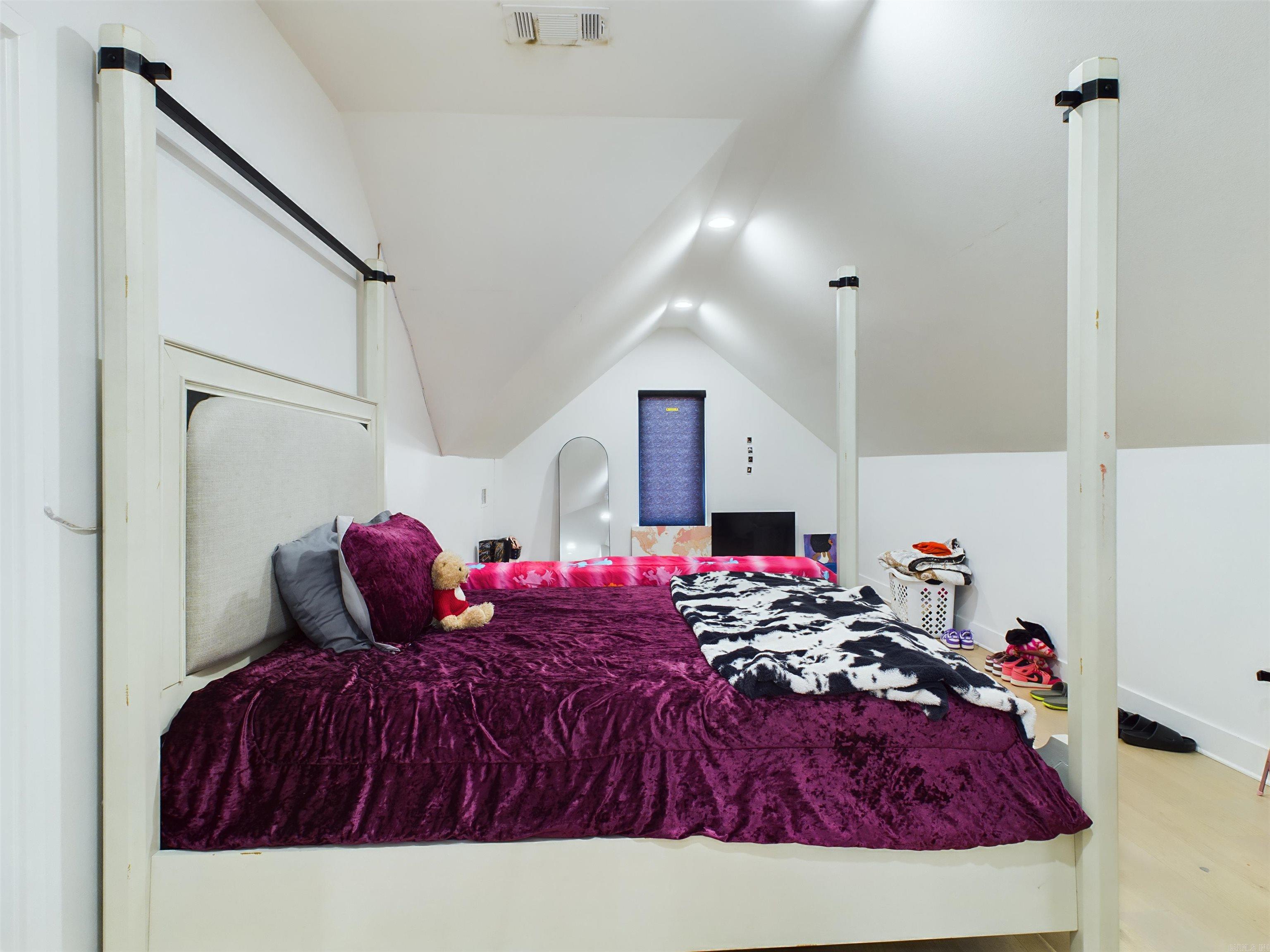 6856  Hilo  Benton, AR