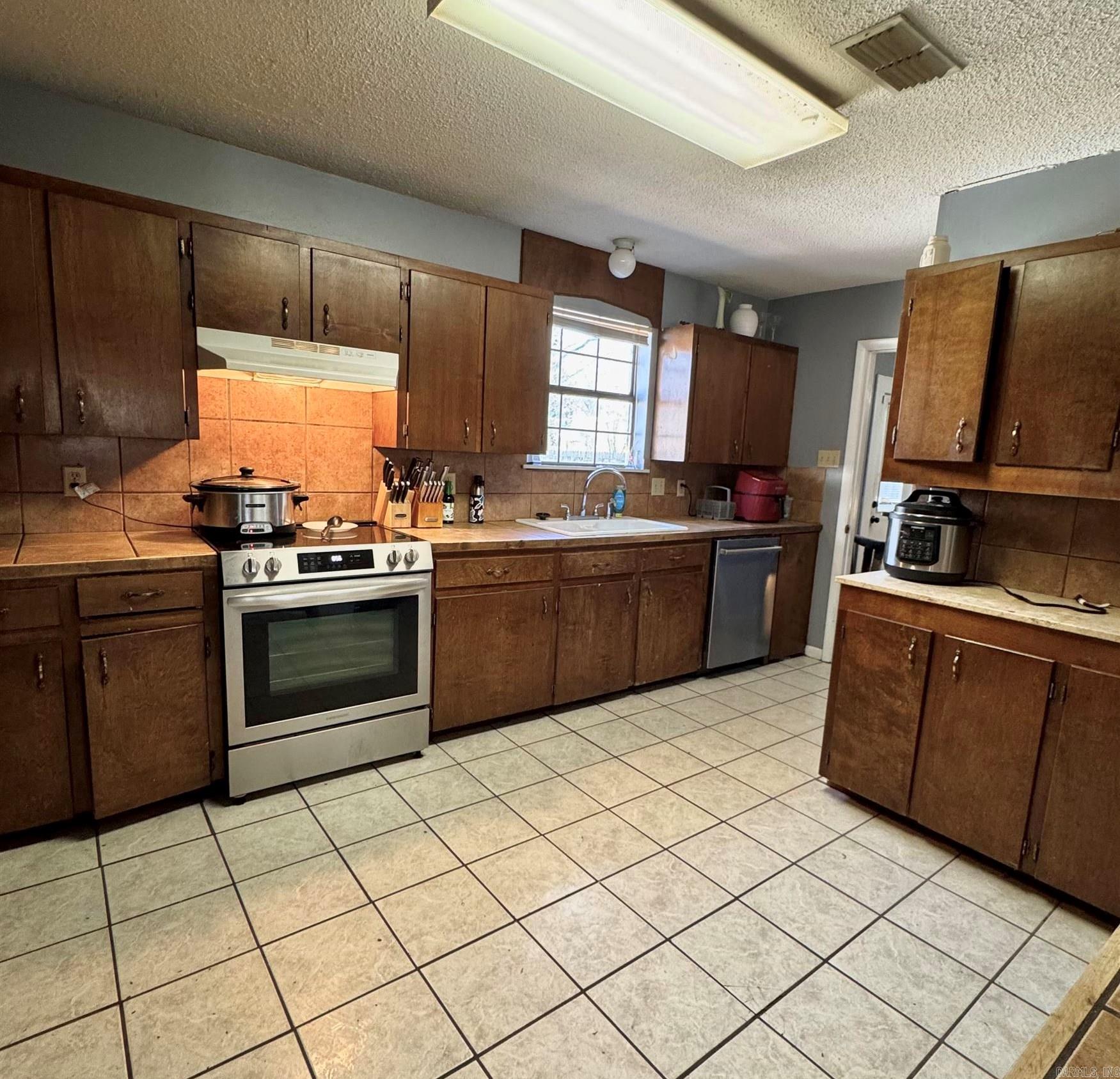 231  Locust Ave  Conway, AR