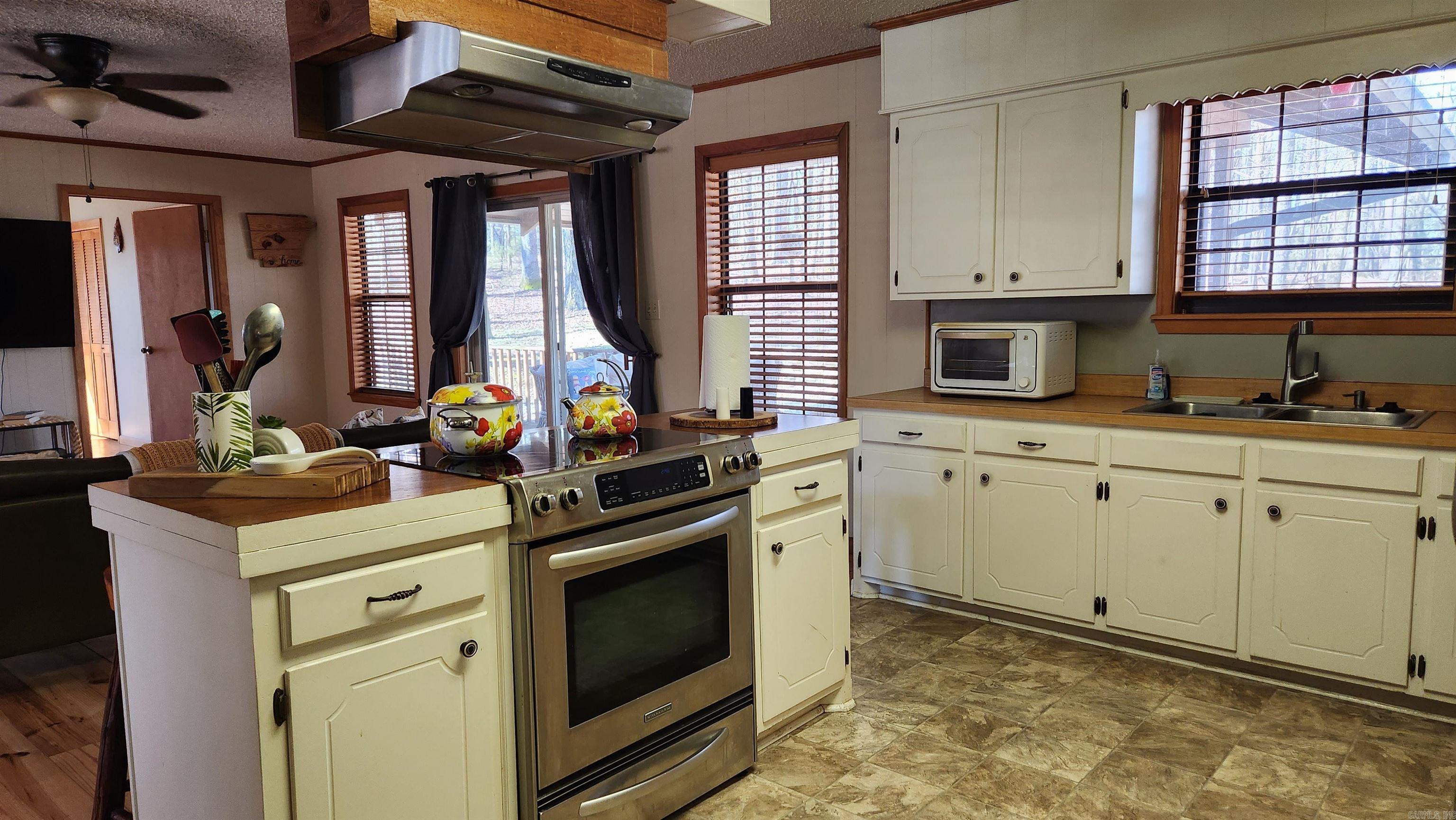79 Lakeview Estates  Story, AR