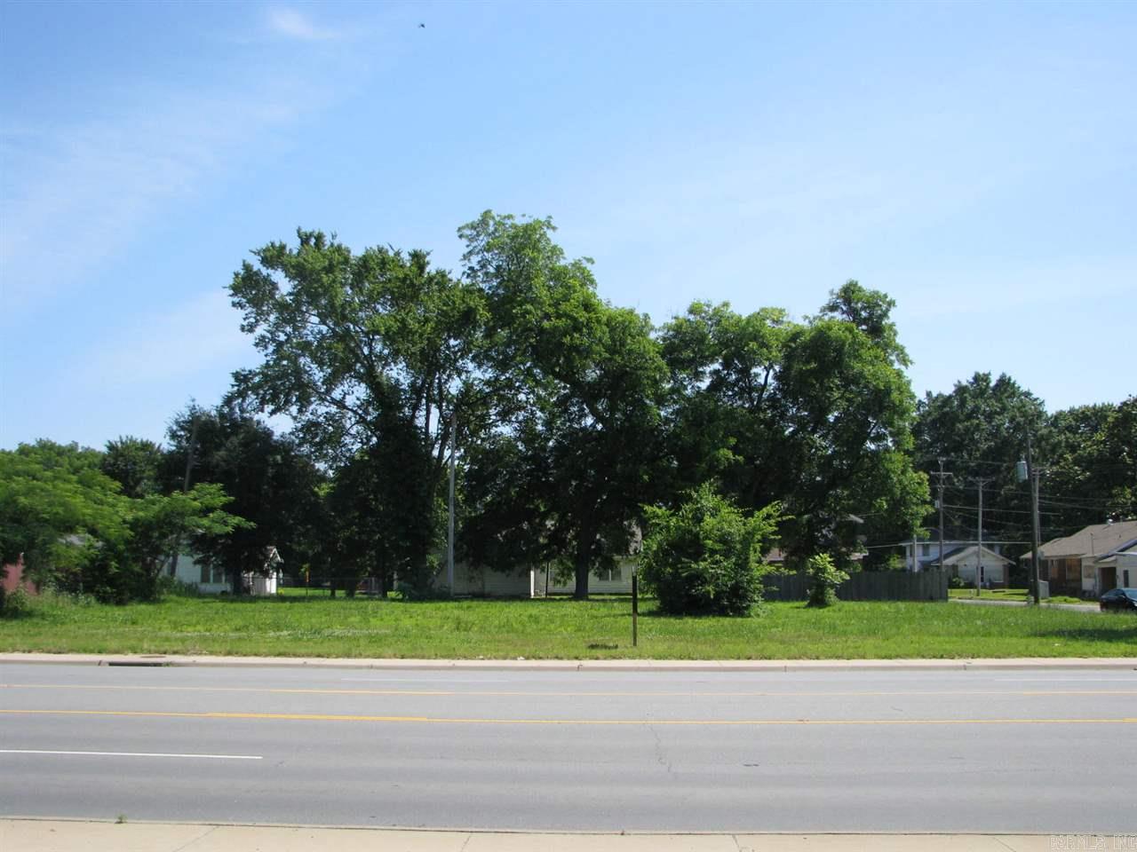 2402 E Broadway 2410 E Broadway Street North Little Rock, AR