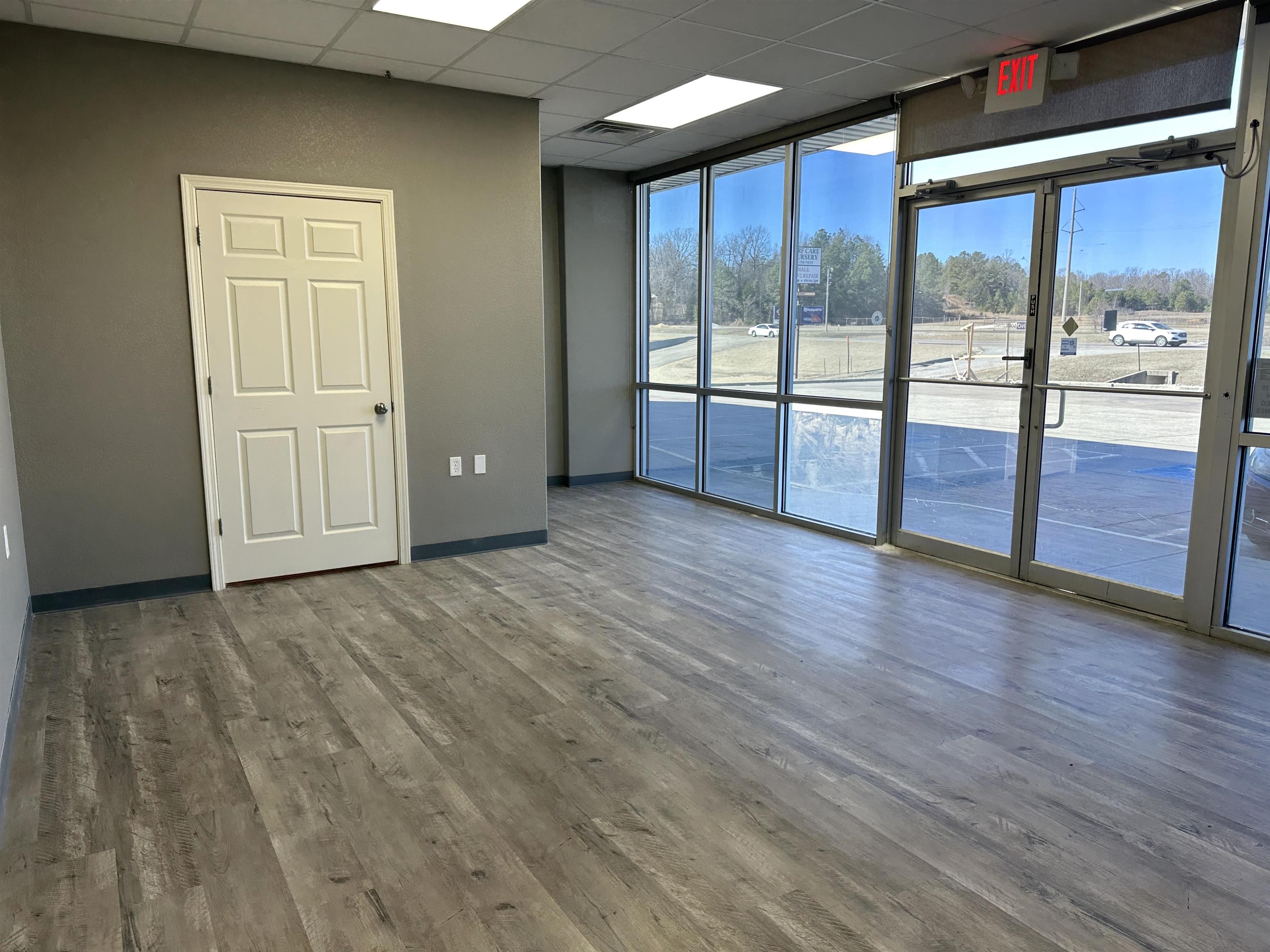 5301  LINWOOD UNIT H carriage hill plaza Paragould, AR