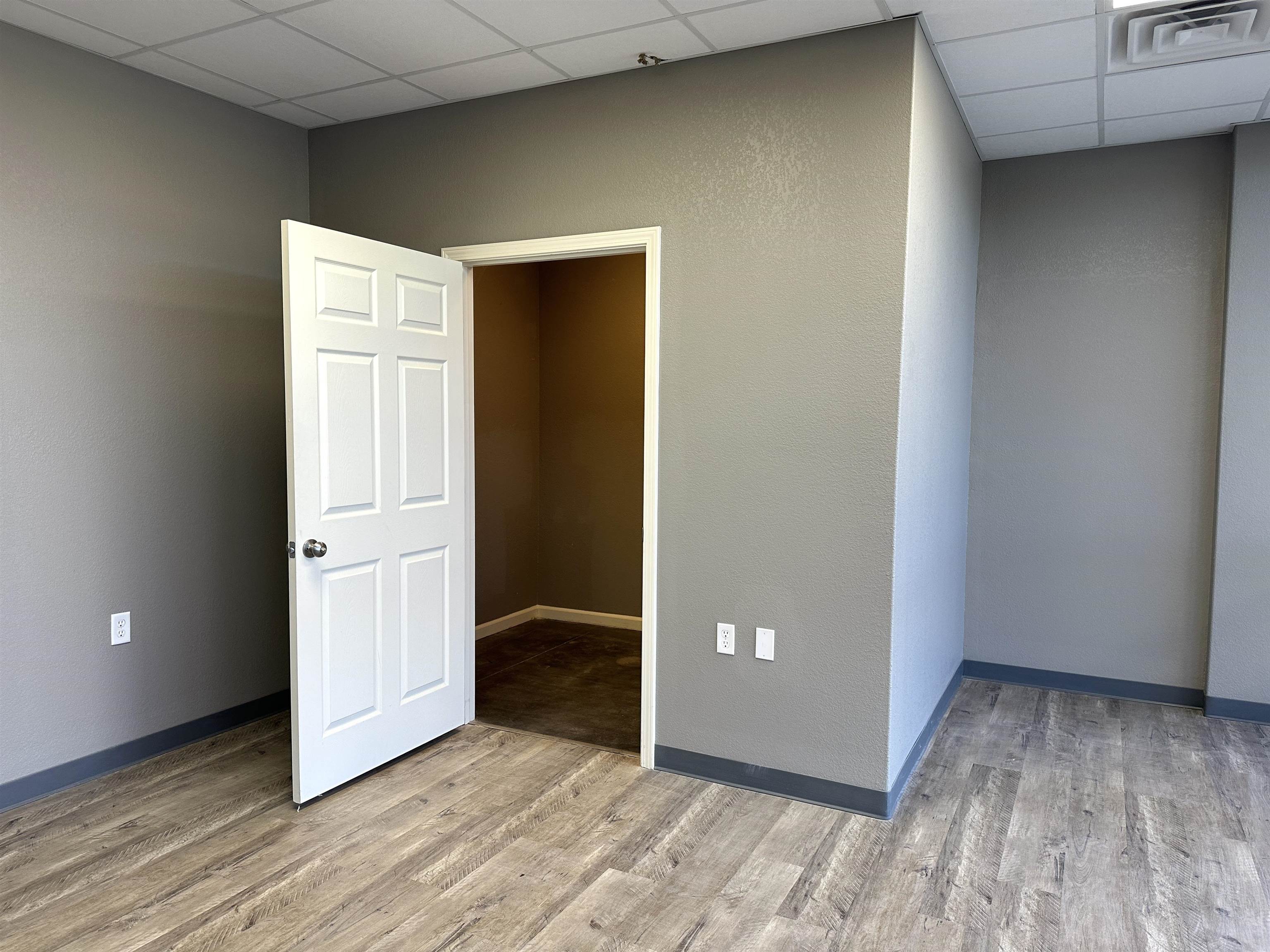 5301  LINWOOD UNIT H carriage hill plaza Paragould, AR