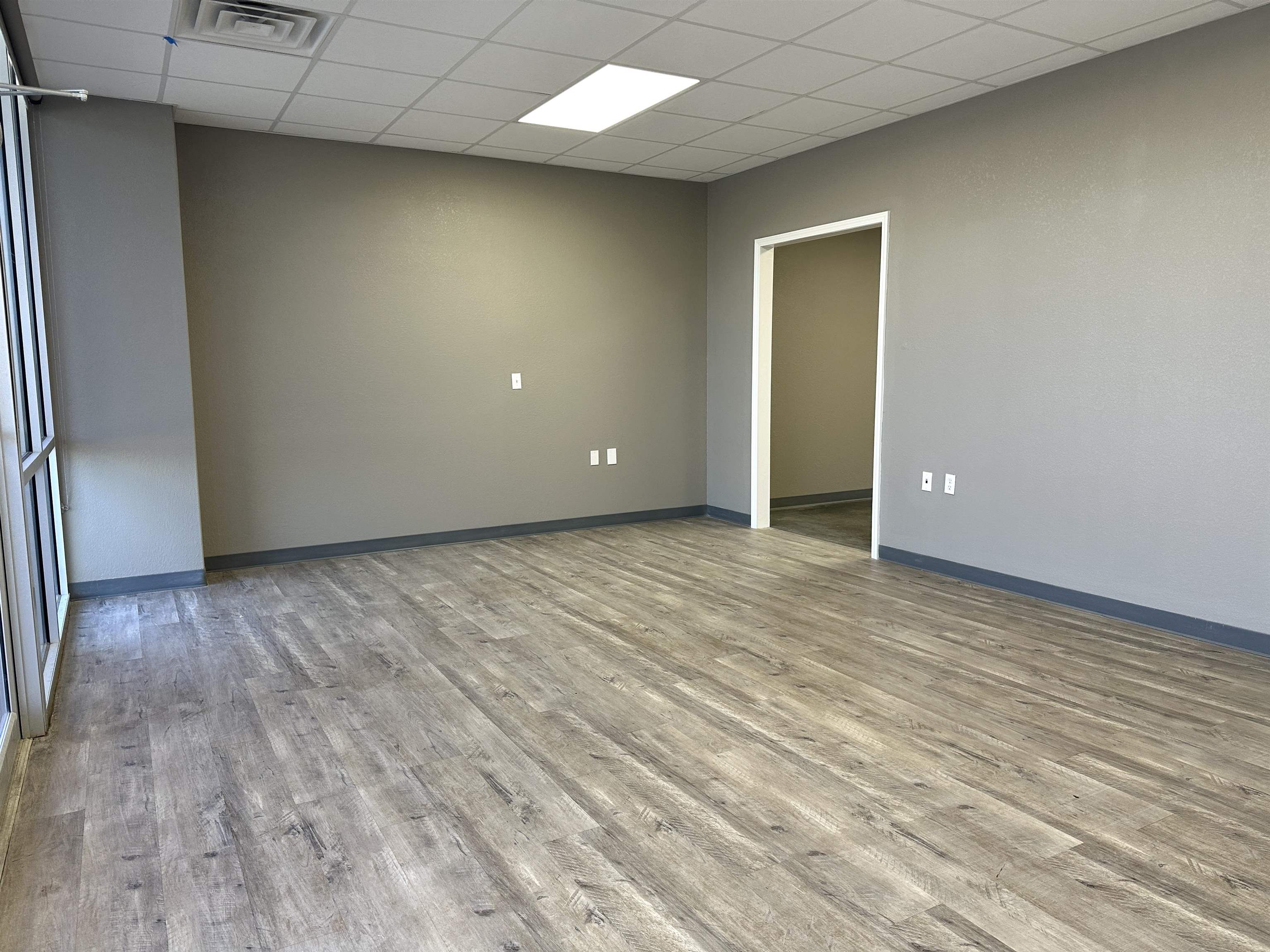 5301  LINWOOD UNIT H carriage hill plaza Paragould, AR