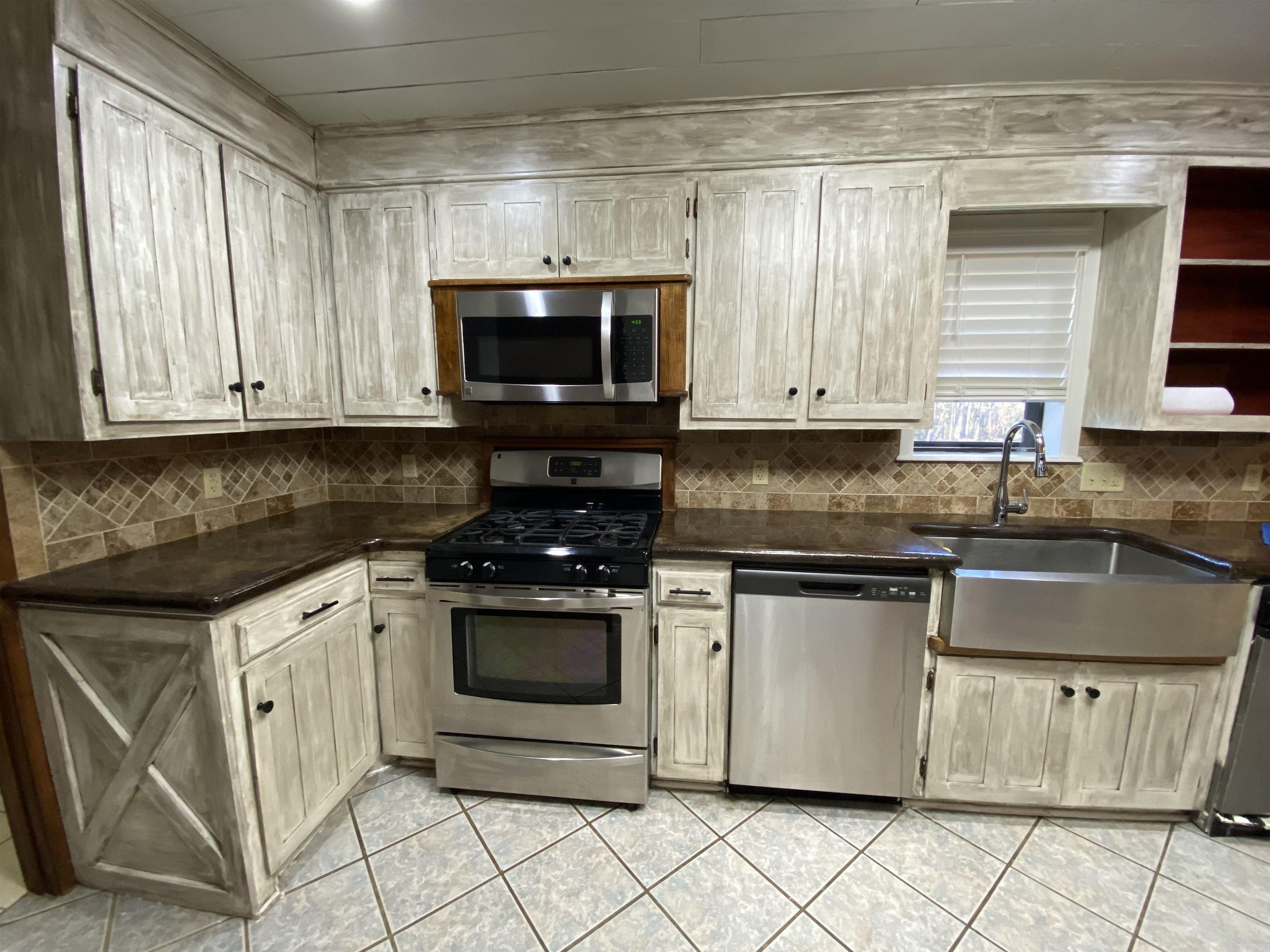 1400  Holly  Nashville, AR