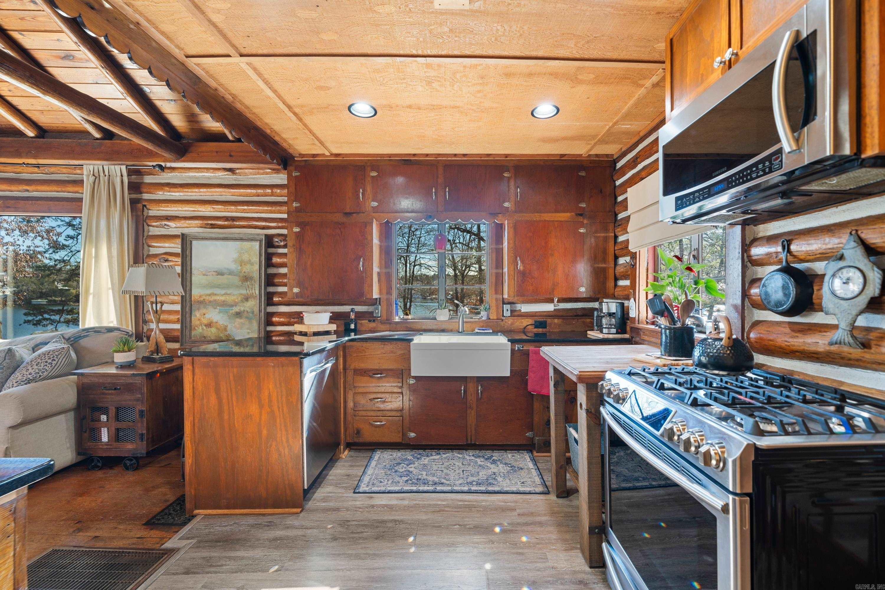 106  True  Royal, AR