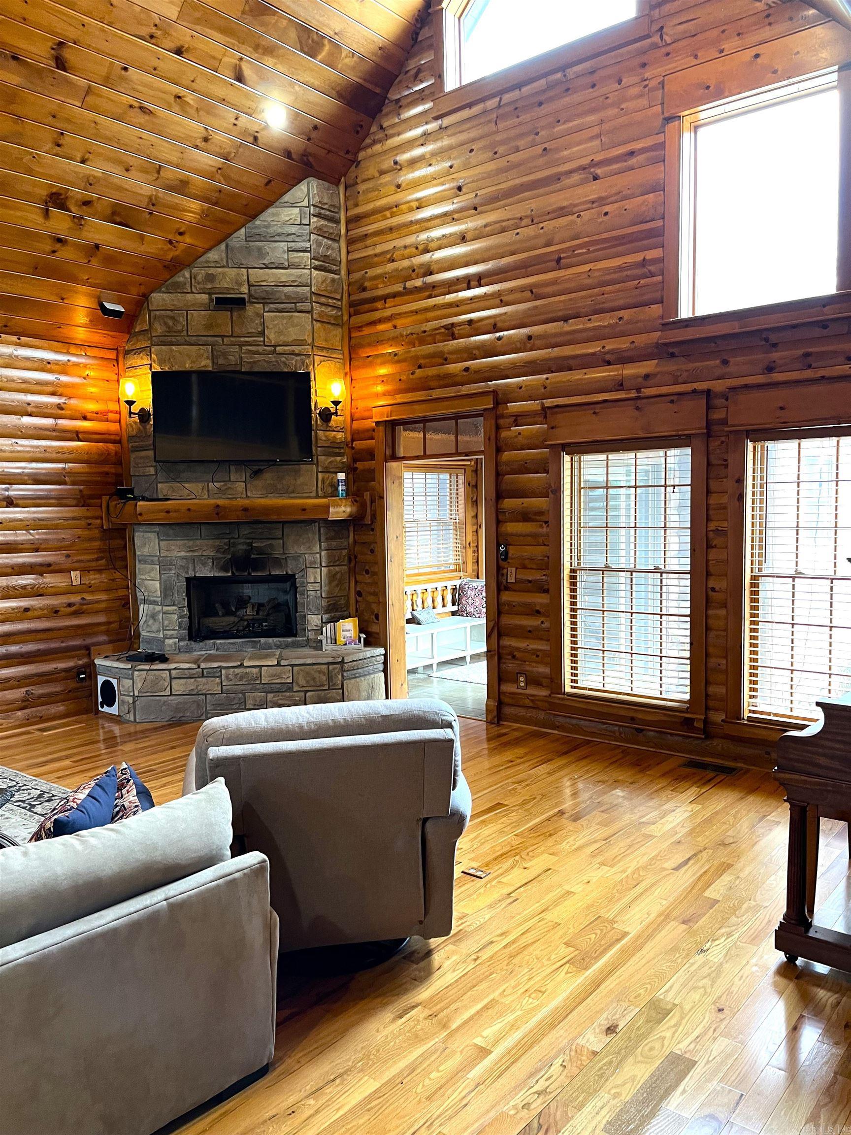 125  Monroe  Mountain View, AR